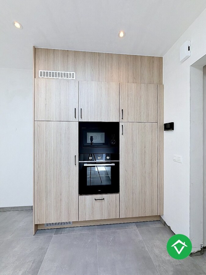 Centraal gelegen nieuwbouwwoning met 3 slaapkamers, tuin en overdekte autostaanplaats 
