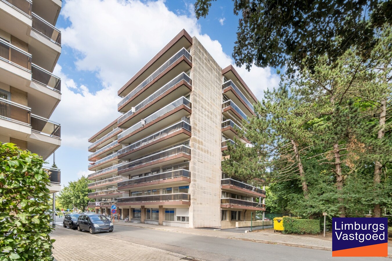 Handelspand/Kkantoor/ vrijberoep TE HUUR op toplocatie, 226m², ruime parkeergelegenheid 