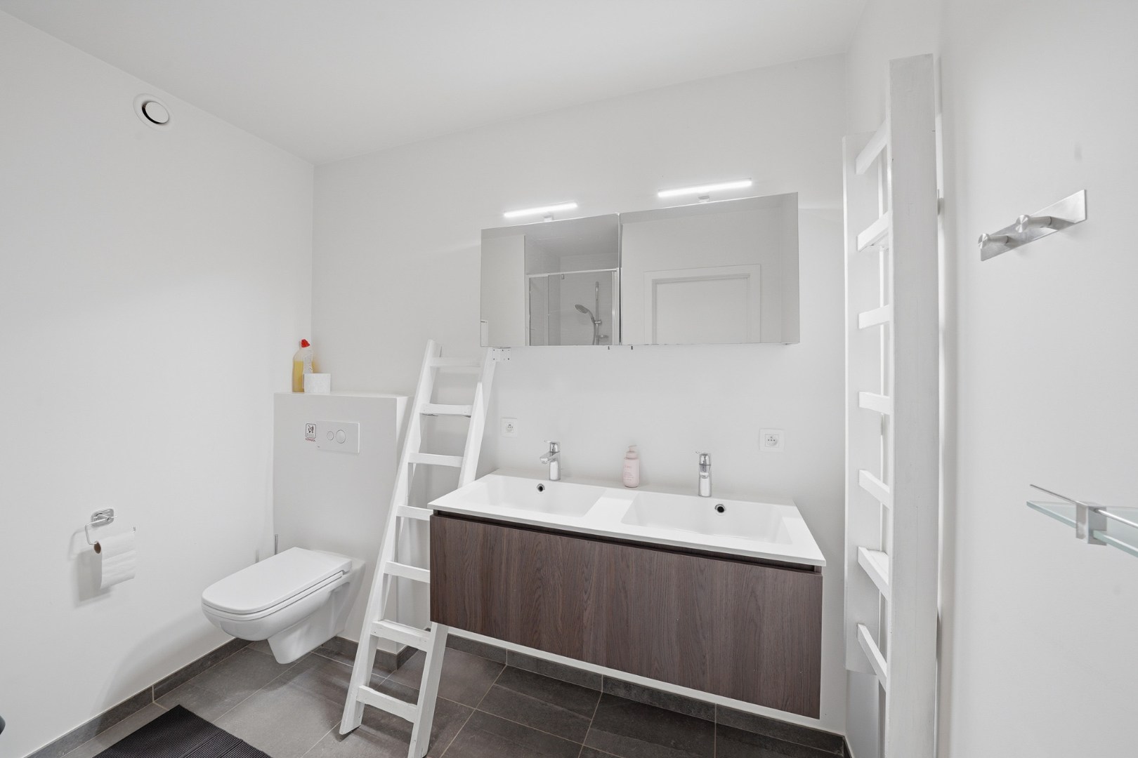 Instapklaar appartement met groot terras in Bredene - vlak bij de zee 