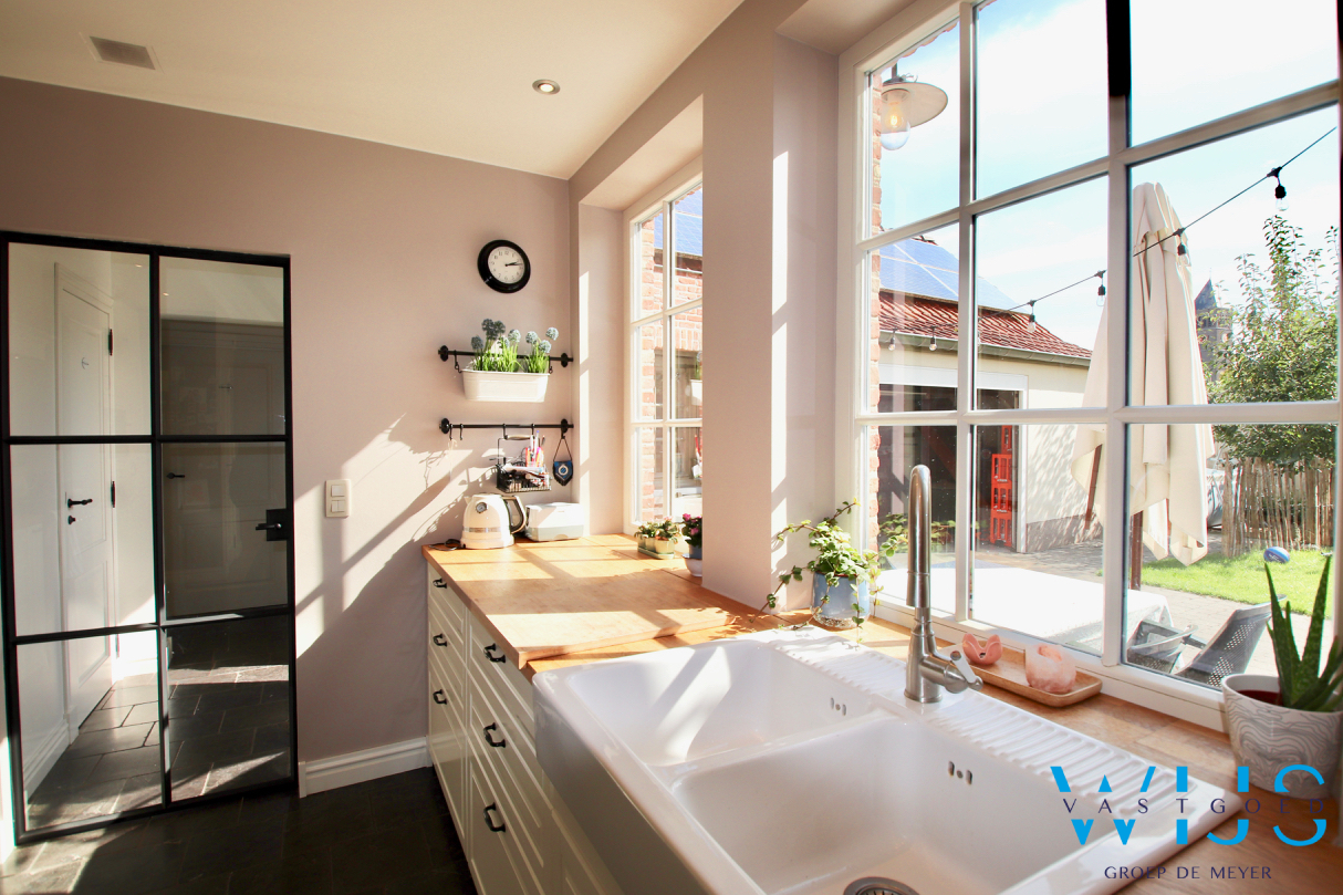 Prachtig afgewerkt landelijk woonhuis in hartje Ertvelde ! 