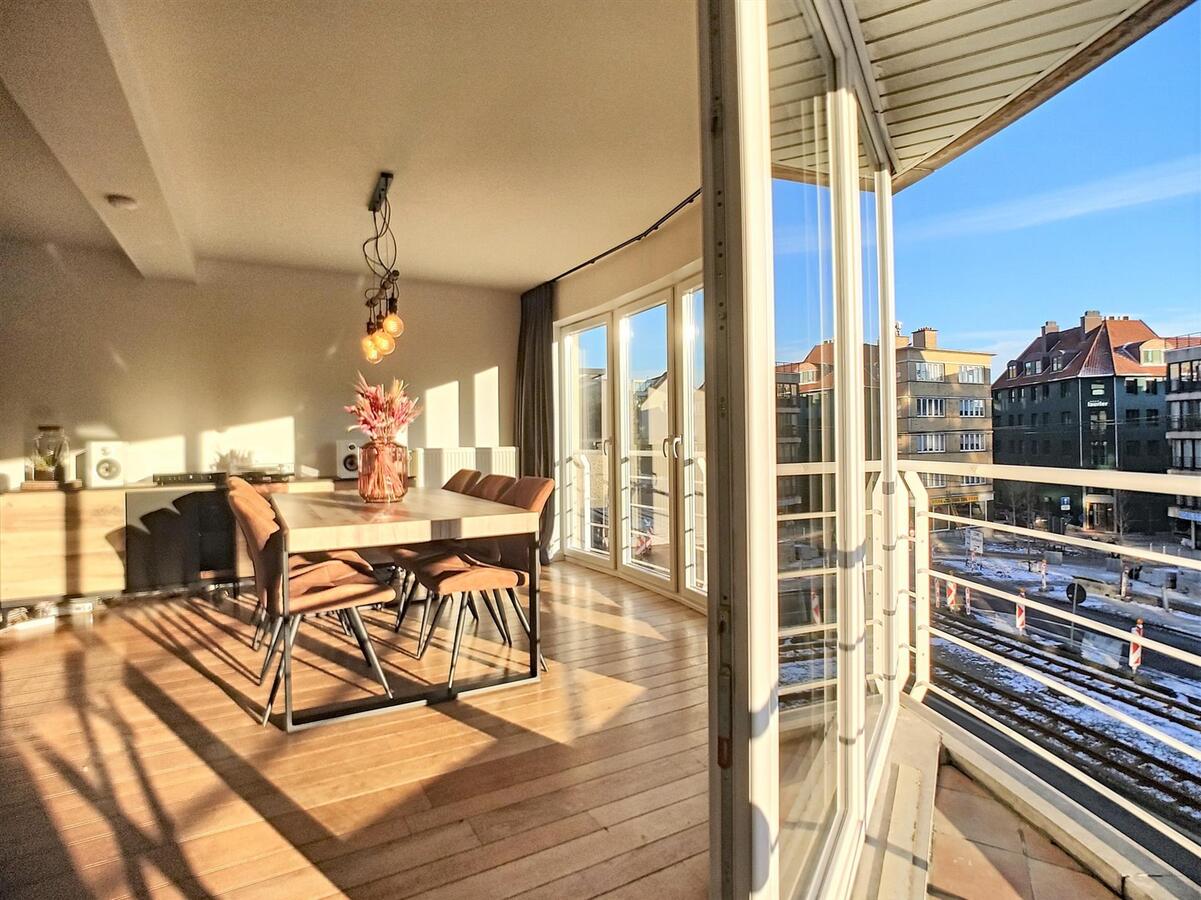 Knap, zeer lichtrijk woonappartement - Heist 