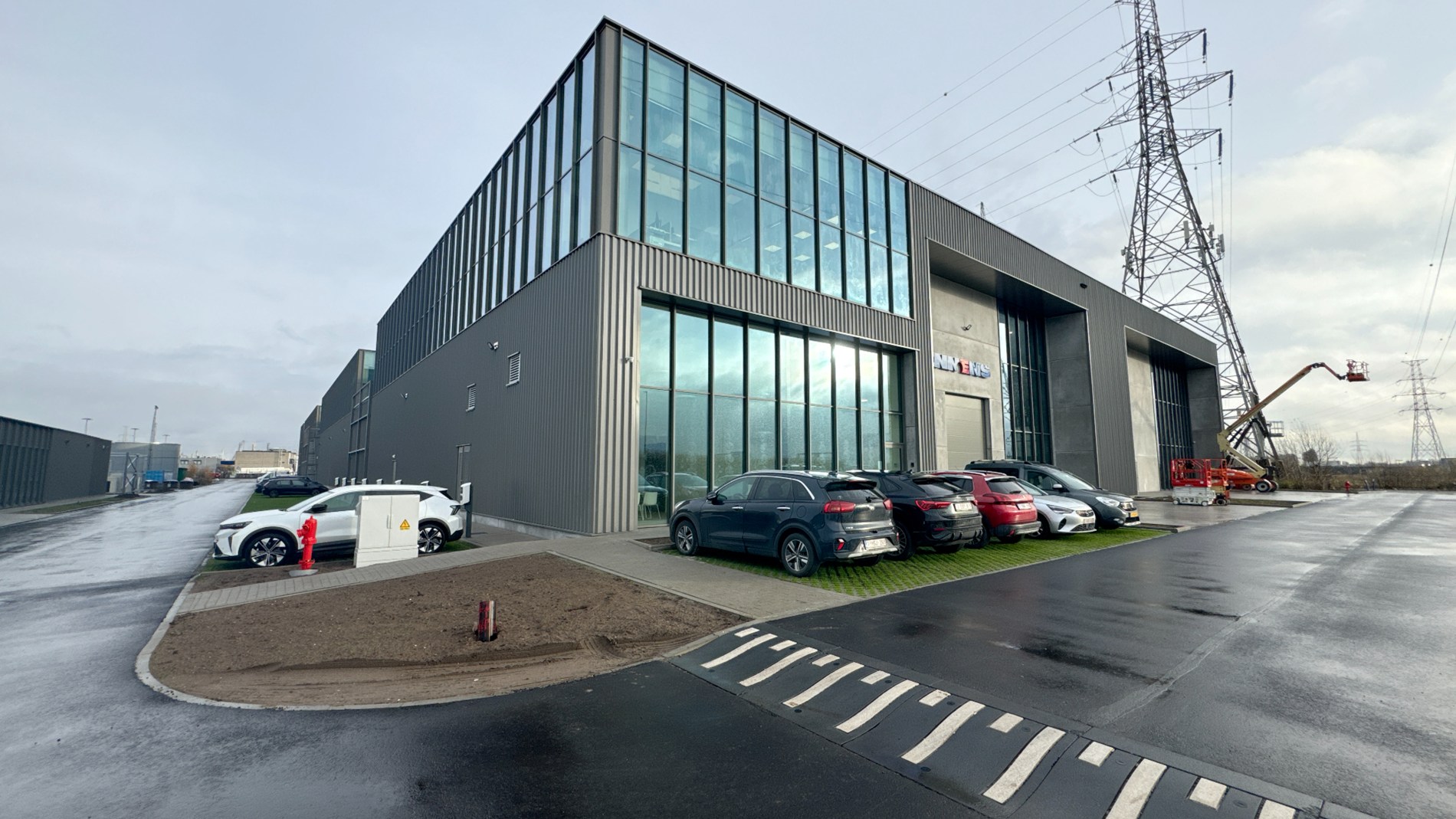 Nieuwbouw magazijn en kantoor te huur in West Port Zwijndrecht