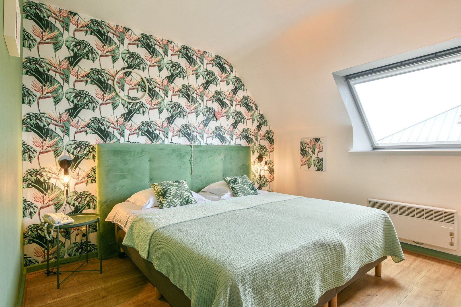 Unieke investeringskans: karaktervol hotel met 18 kamers &amp; woonmogelijkheden te koop! 