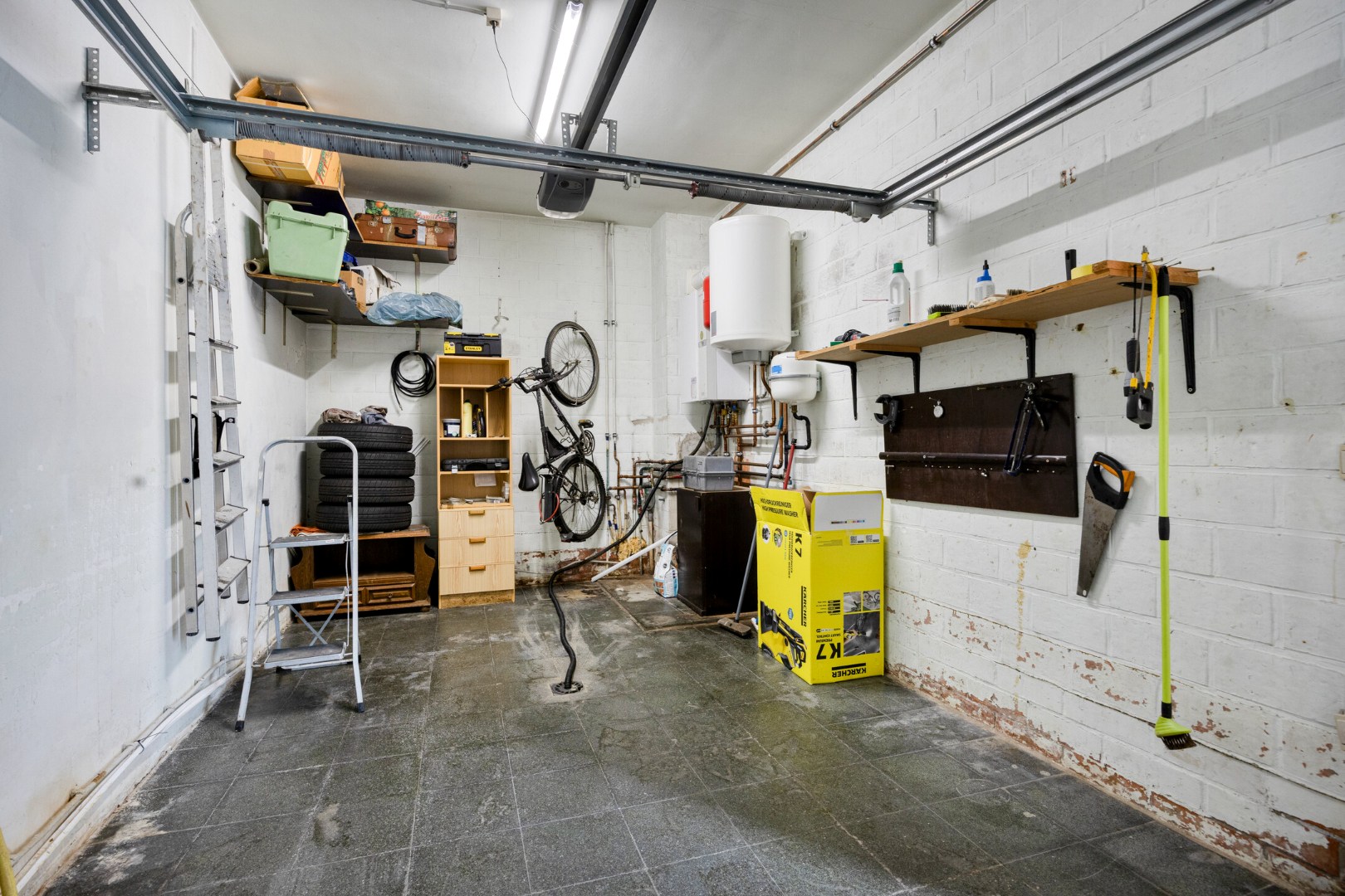 Halfopen bebouwing met 4 slaapkamers, oppervlakte 12a27ca - EPC 318 