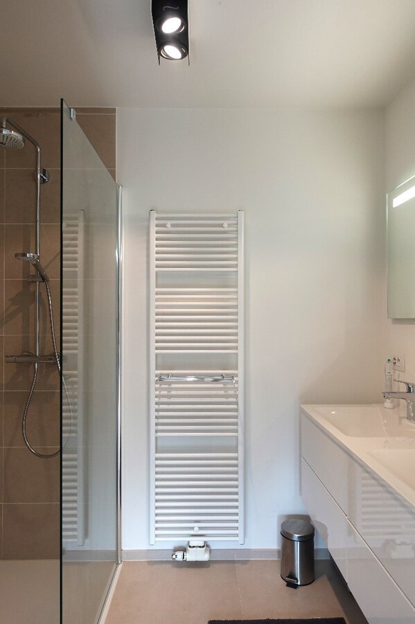 Unieke energiezuinige woning met 4 slaapkamers (E-peil 19) 