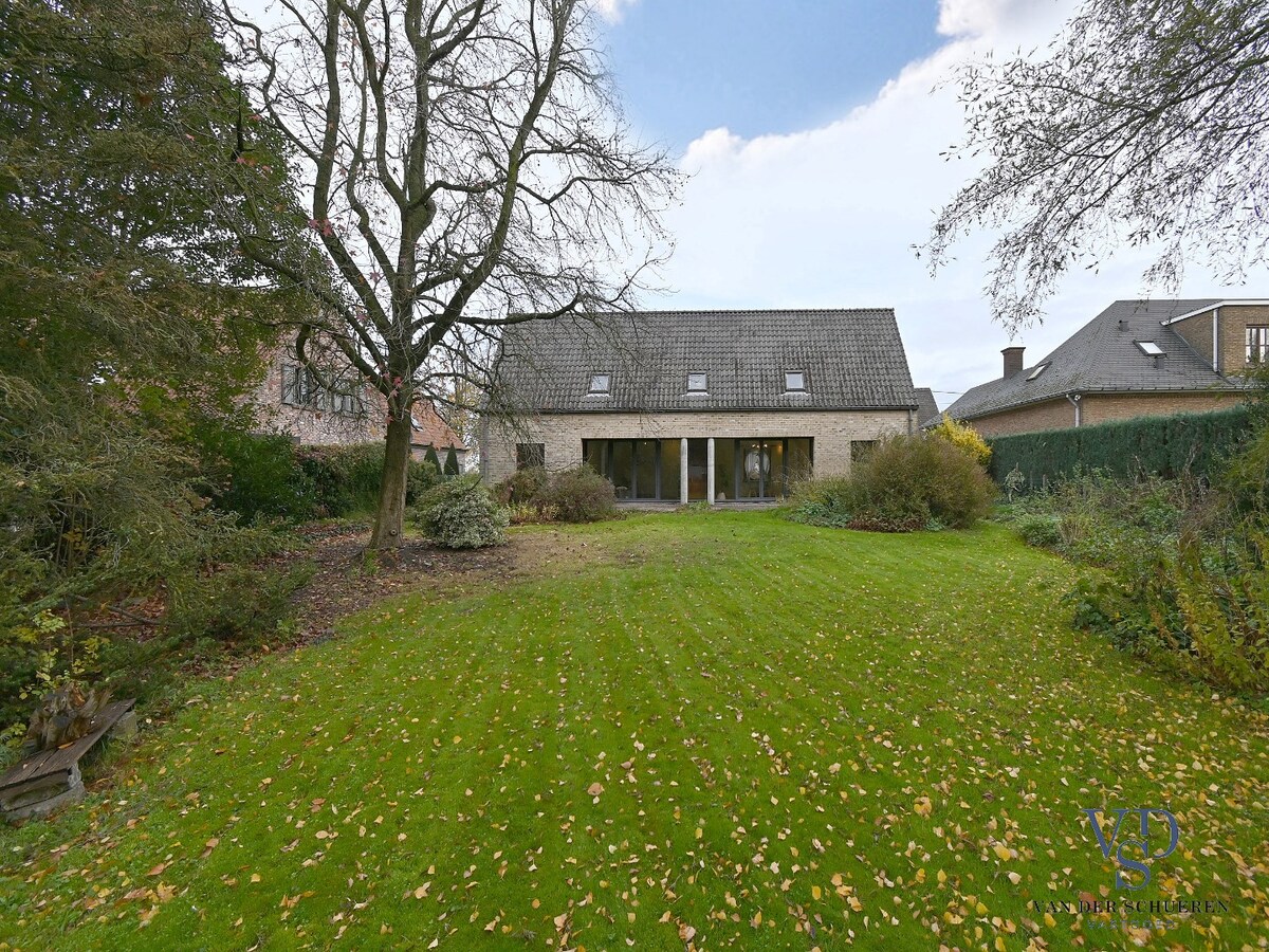 Knappe villa in 't groene Schelderode (EPC van 216 !). 