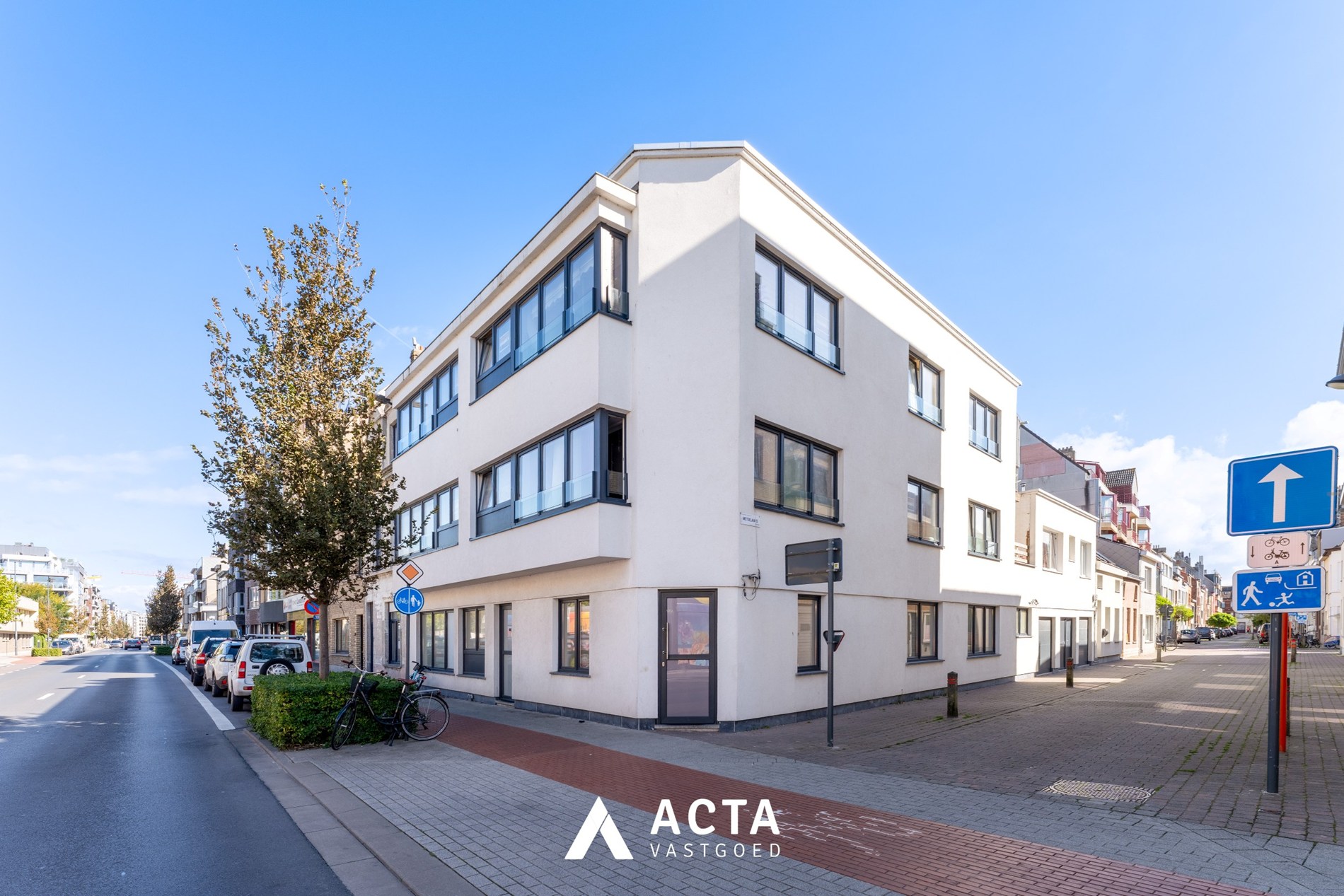 Gerenoveerde opbrengsteigendom met zes appartementen in centrum Oostende 