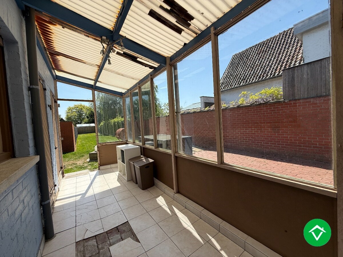 Charmante woning met twee slaapkamers, diepe tuin en ruime garage 