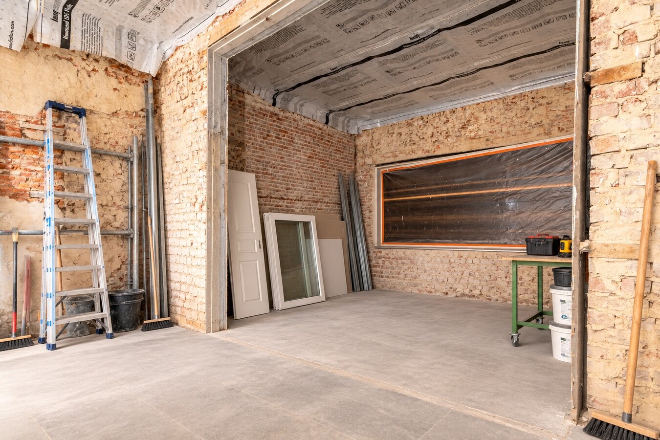Handelspand met woonst op toplocatie te koop te Izegem 