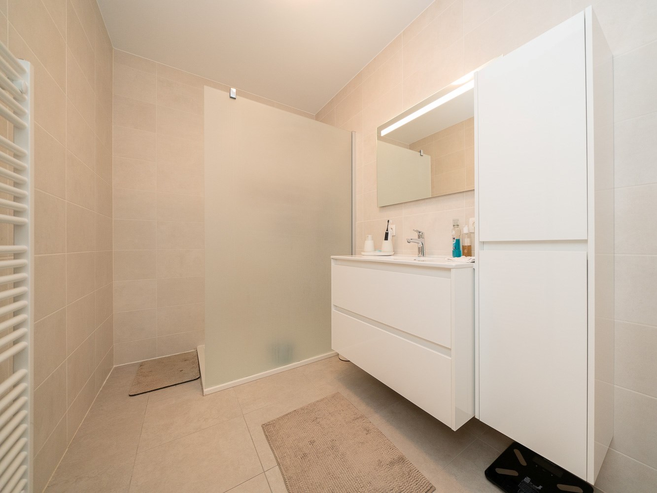 Prachtig nieuwbouwappartement met 2 kamers en garagebox 