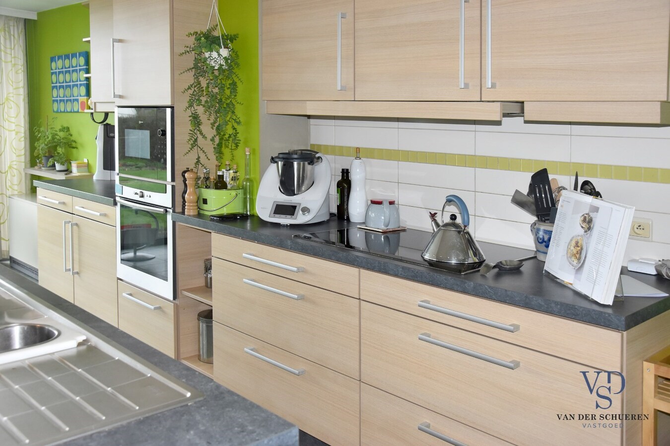 Eigentijdse, verrassend ruime Open Bebouwing 