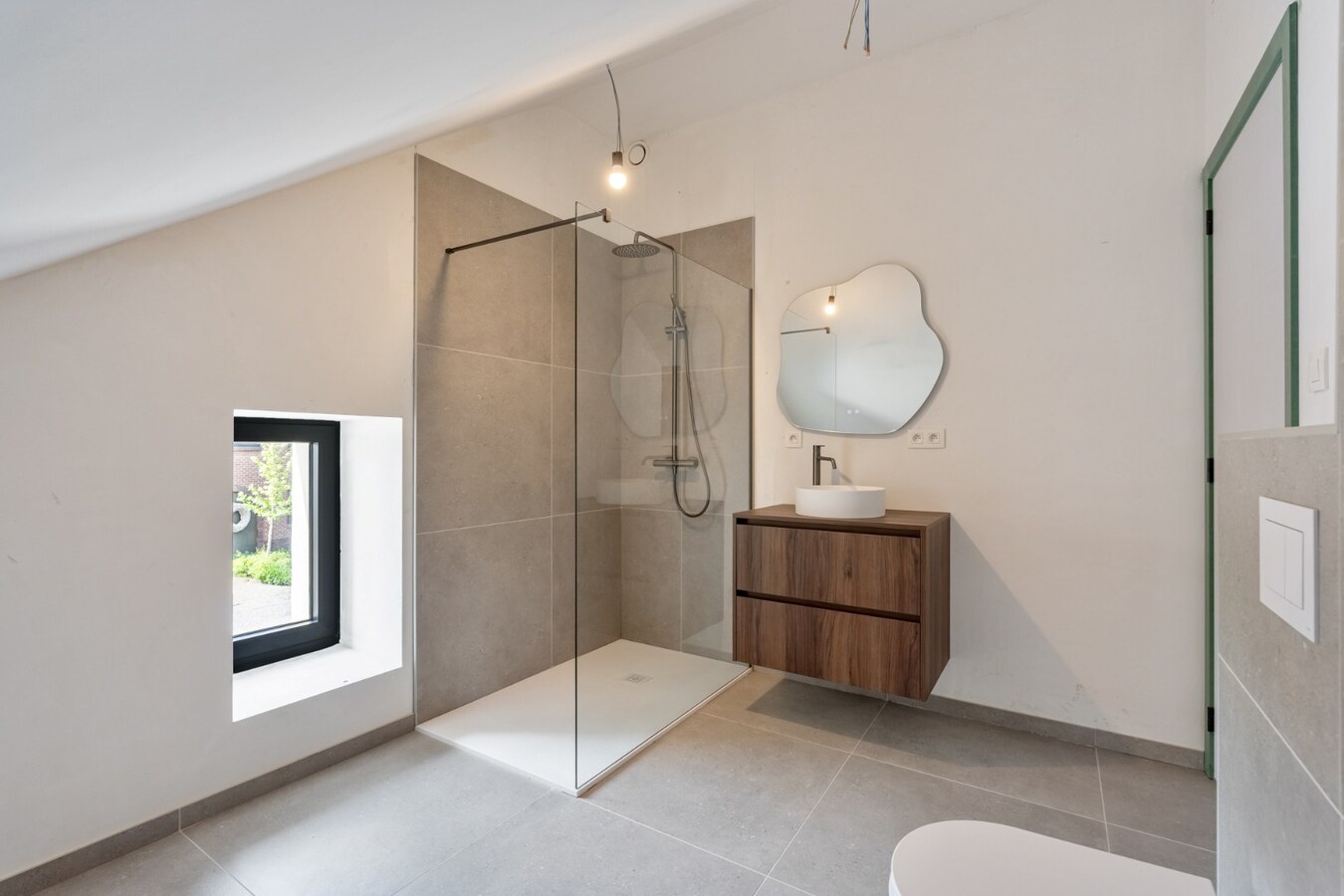 Exclusieve woning in volledig heropgebouwde hoeve op een perceel van 4a33ca! 