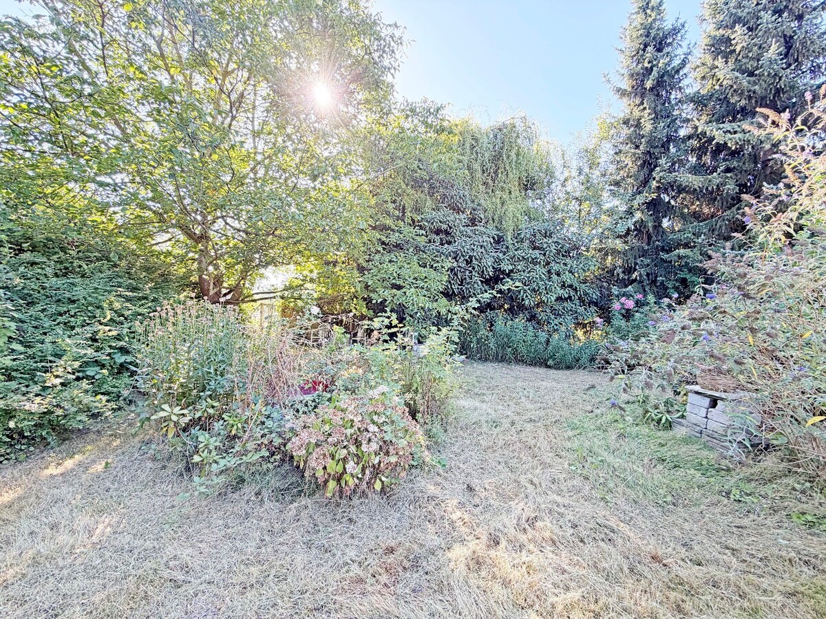 Ruime sixties villa op 3.630m² nabij dorpskern Steenhuize 