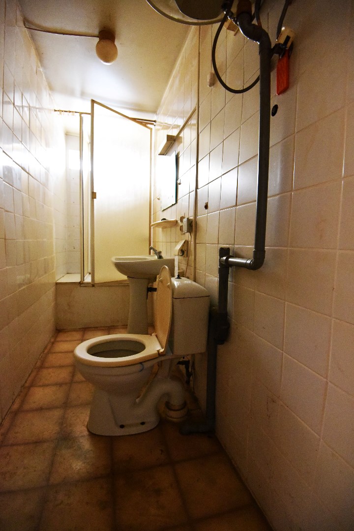 Totaal te renoveren / herop te bouwen woning te Eeklo 