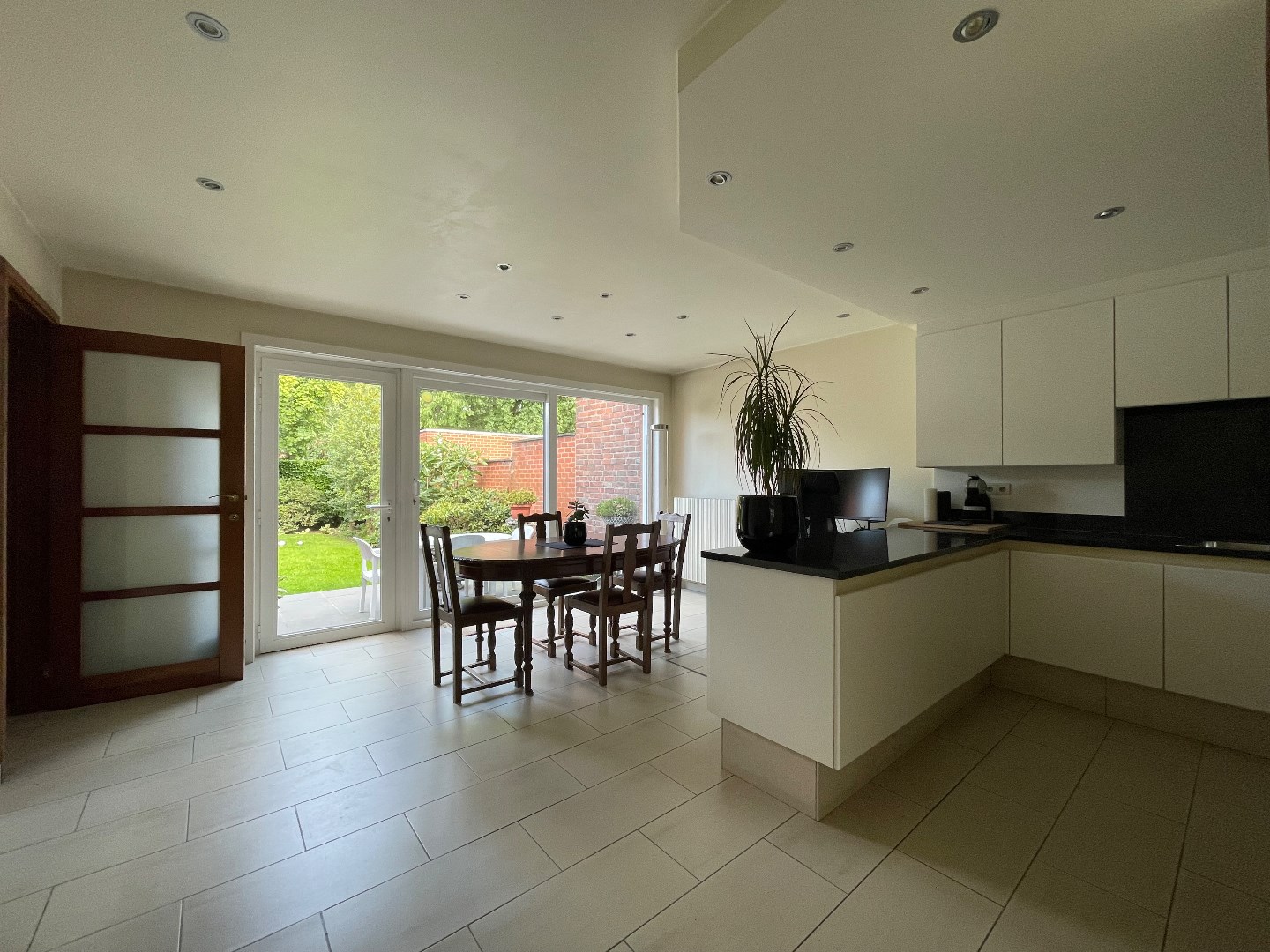 Halfopen ruime gezinswoning op 407m² 