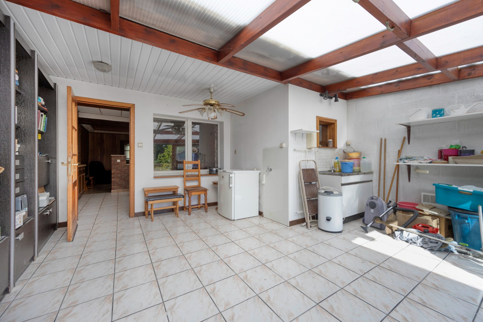 veranda met toegang naar bijkeuken