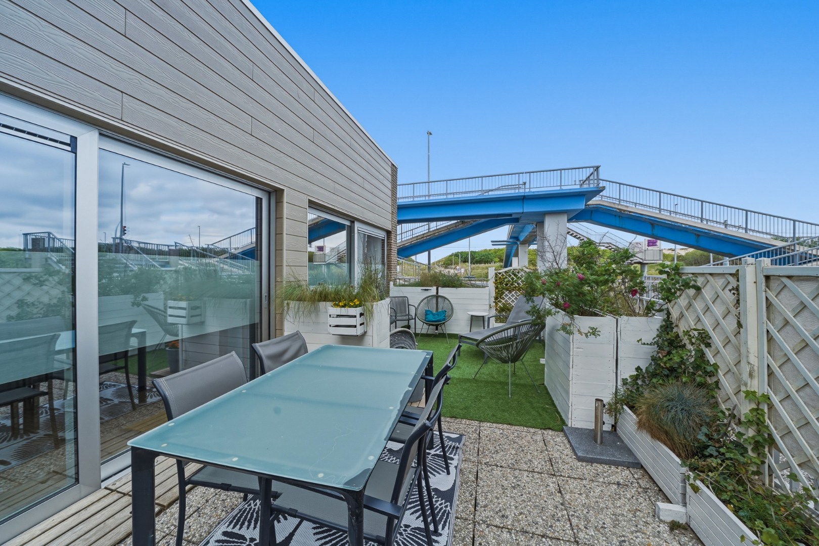 Instapklaar appartement met groot terras in Bredene - vlak bij de zee 