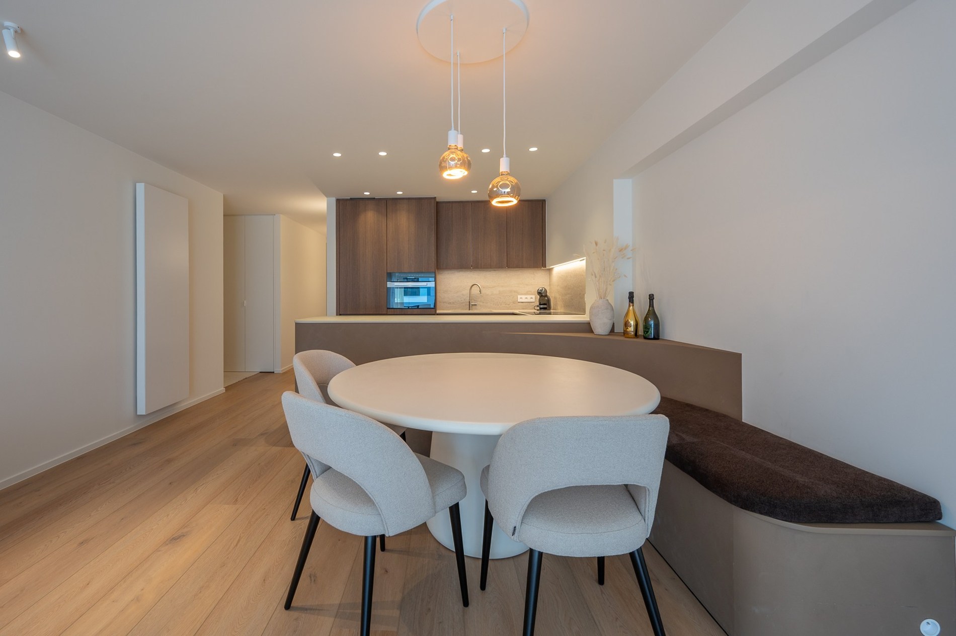 Bel appartement de 3 chambres avec vue latérale sur la mer, situé dans un endroit agréable près de la place de la Tour des Lumières à Knokke. 