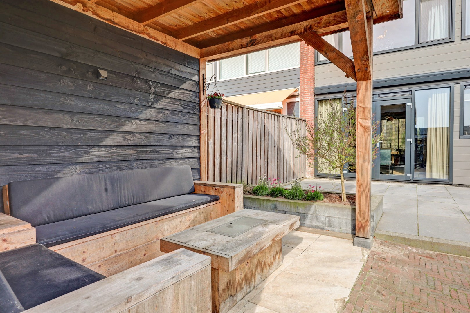 Energiezuinig (A++) en instapklaar 6-kamer gezinswoning met luxe keuken, vijf slaapkamers en zonnige tuin op het zuidoosten 