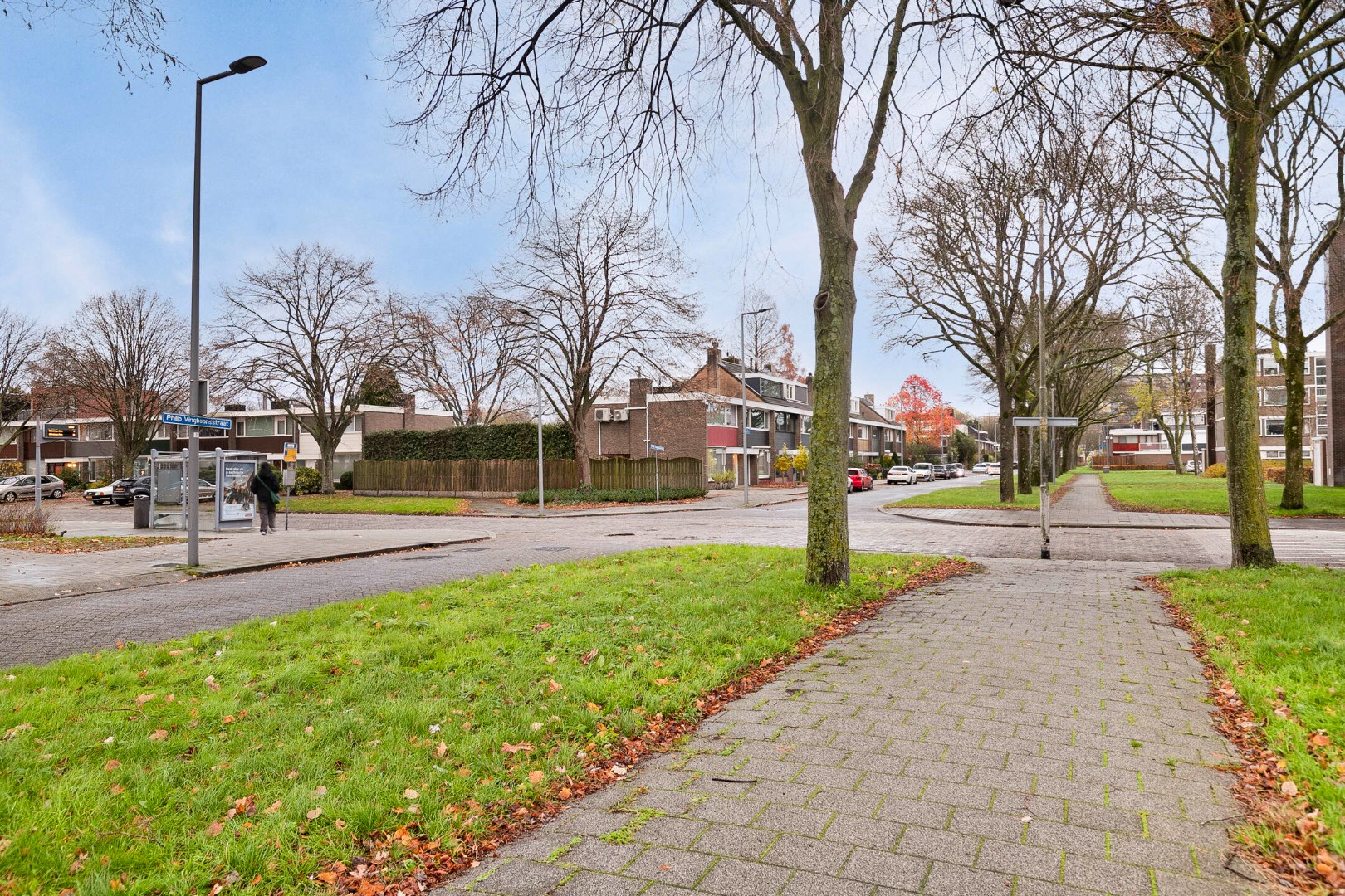 Instapklaar 3 kamer appartement op de 1e verdieping met keurige keuken en badkamer, balkon op het zuidoosten, berging in de onderbouw en gelegen op eigen grond. 
