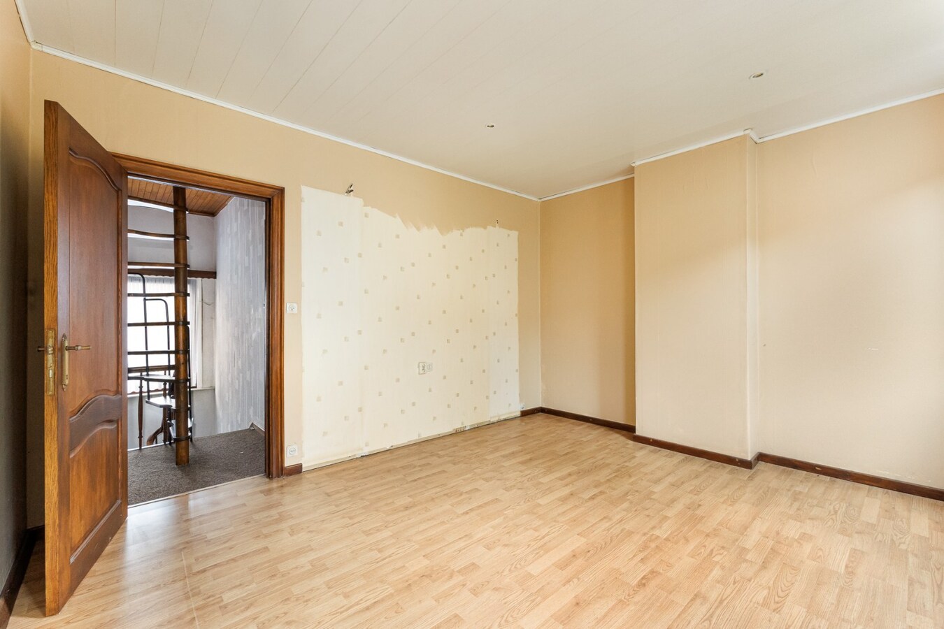 Te renoveren woning met 3 slpk en stadstuin te Hoboken! 