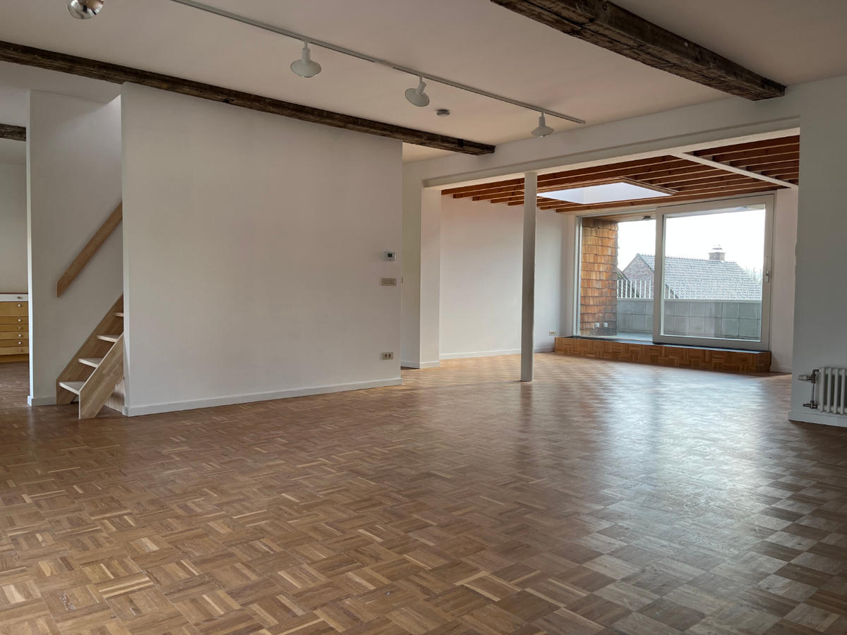 Design duplex appartement te centrum Dikkelvenne. 