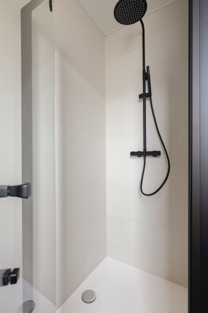 Heikant (NL) – Moderne vrijstaande woning met verrassend veel ruimte, energiezuinig comfort en mogelijkheden voor werken aan huis 