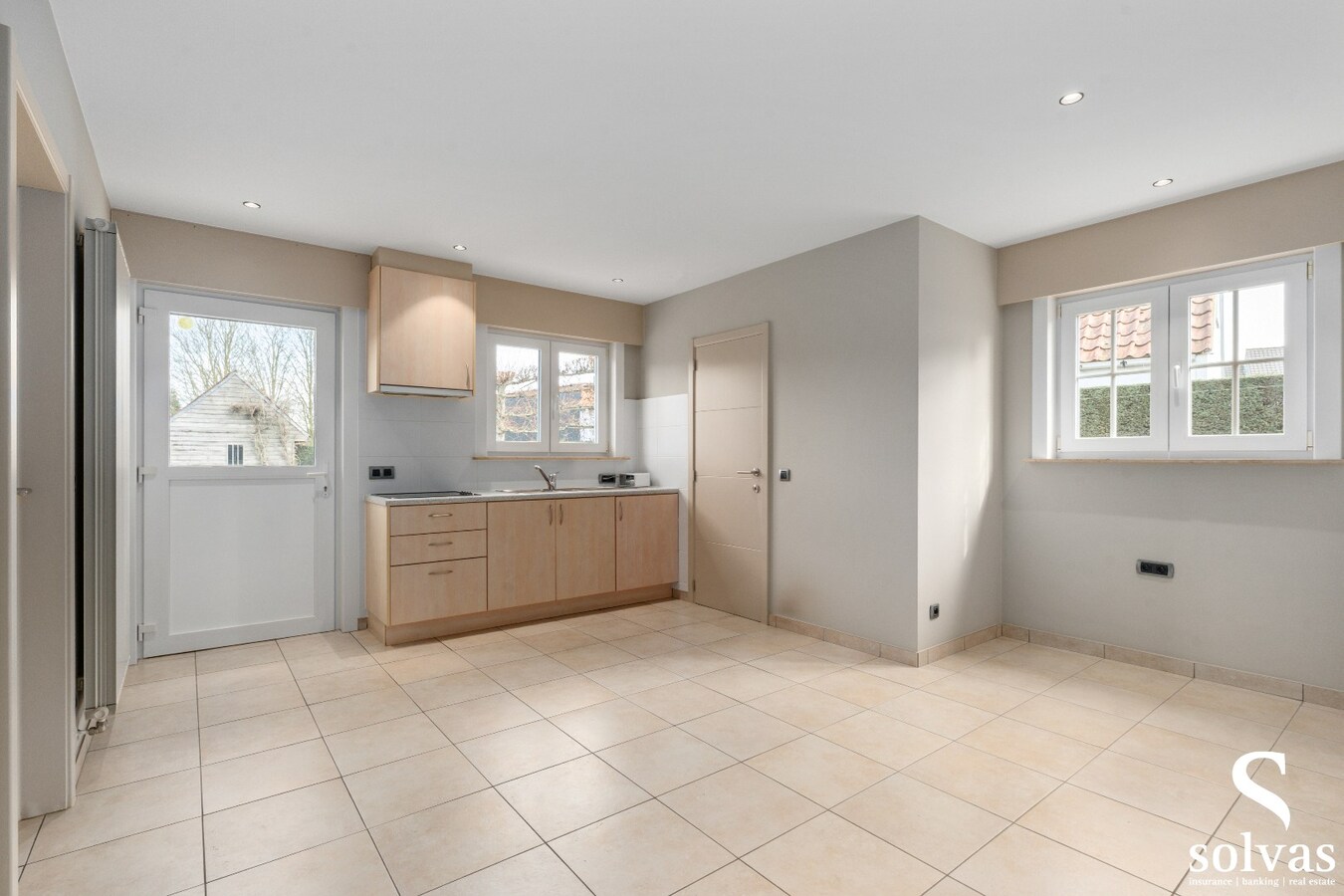 Prachtige open bebouwing met 4 slaapkamers in Poesele, bouwjaar 2000, op 1070m² perceeloppervlakte, 270m² bewoonbare oppervlakte 