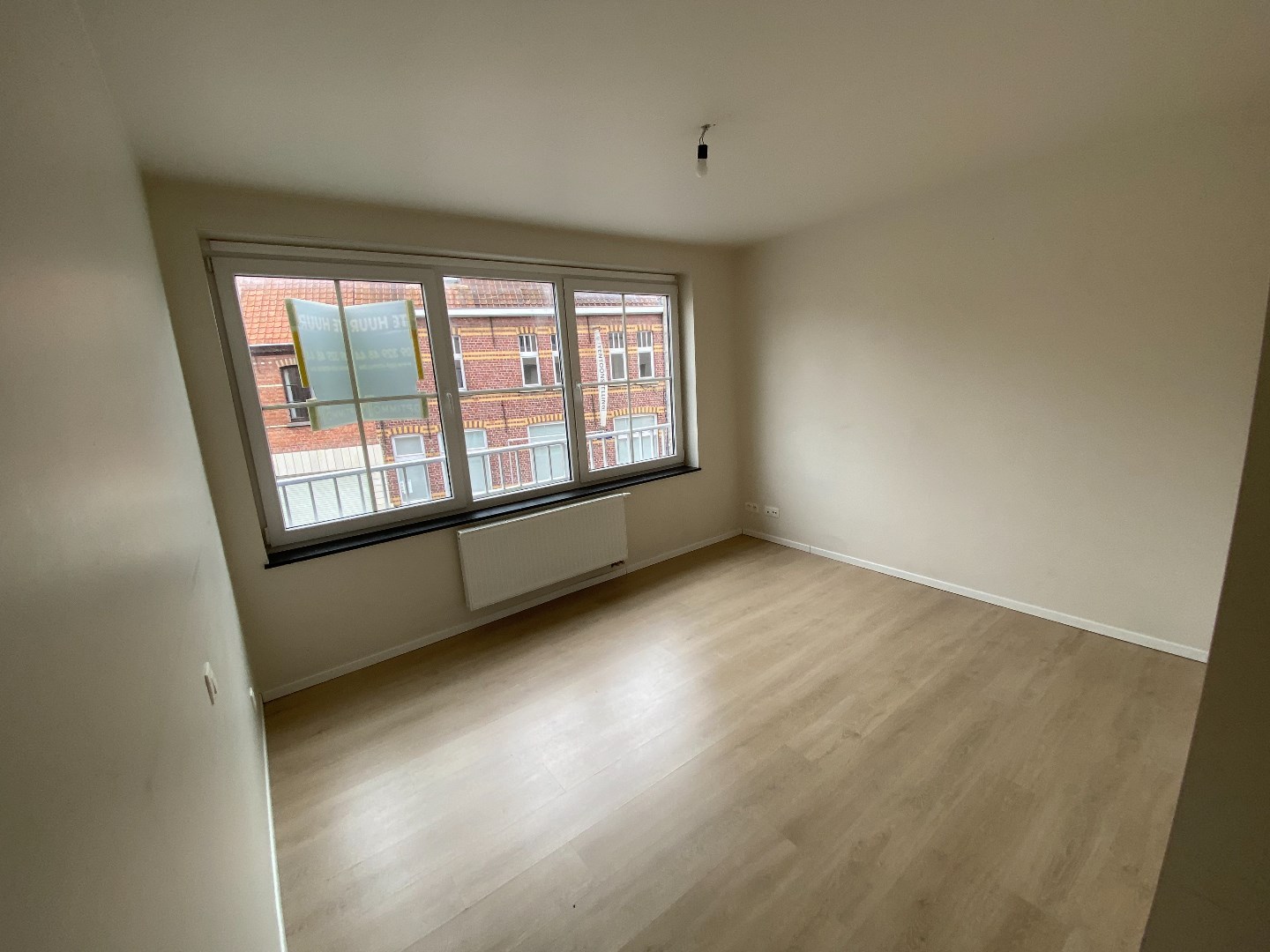 Recent energiezuinig appartement op de 1ste verdieping met 2 slaapkamers, terras en autostaanplaats 