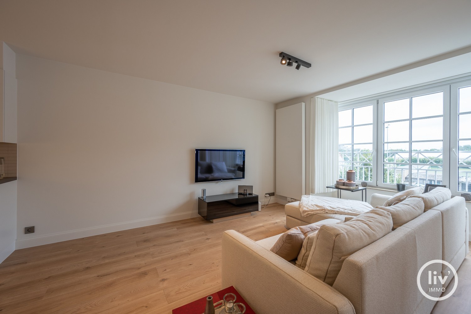 Ongemeubeld - Recent en goed onderhouden appartement, met terrasje, op wandelafstand van de Zeedijk te Heist. 