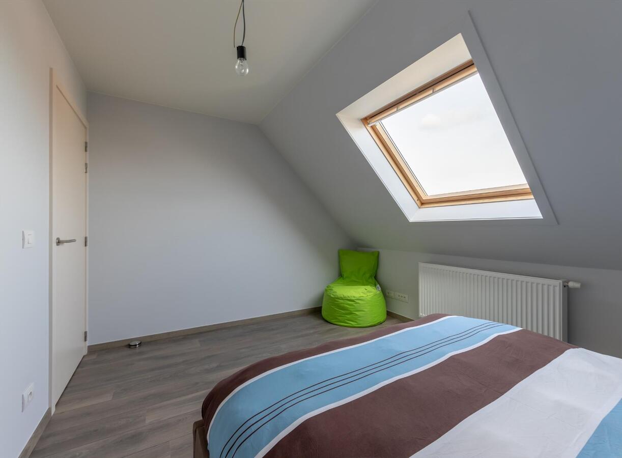 Zeer ruime woning met bijzonder veel licht én luxe  !    IDEAAL VOOR GROOT GEZIN !! 