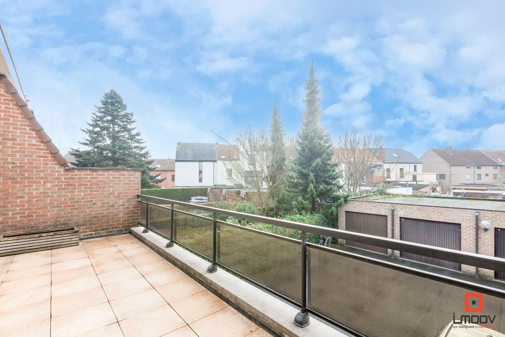 Instapklaar twee-slaapkamerappartement met zonnig terras op sterke locatie in Gentbrugge 