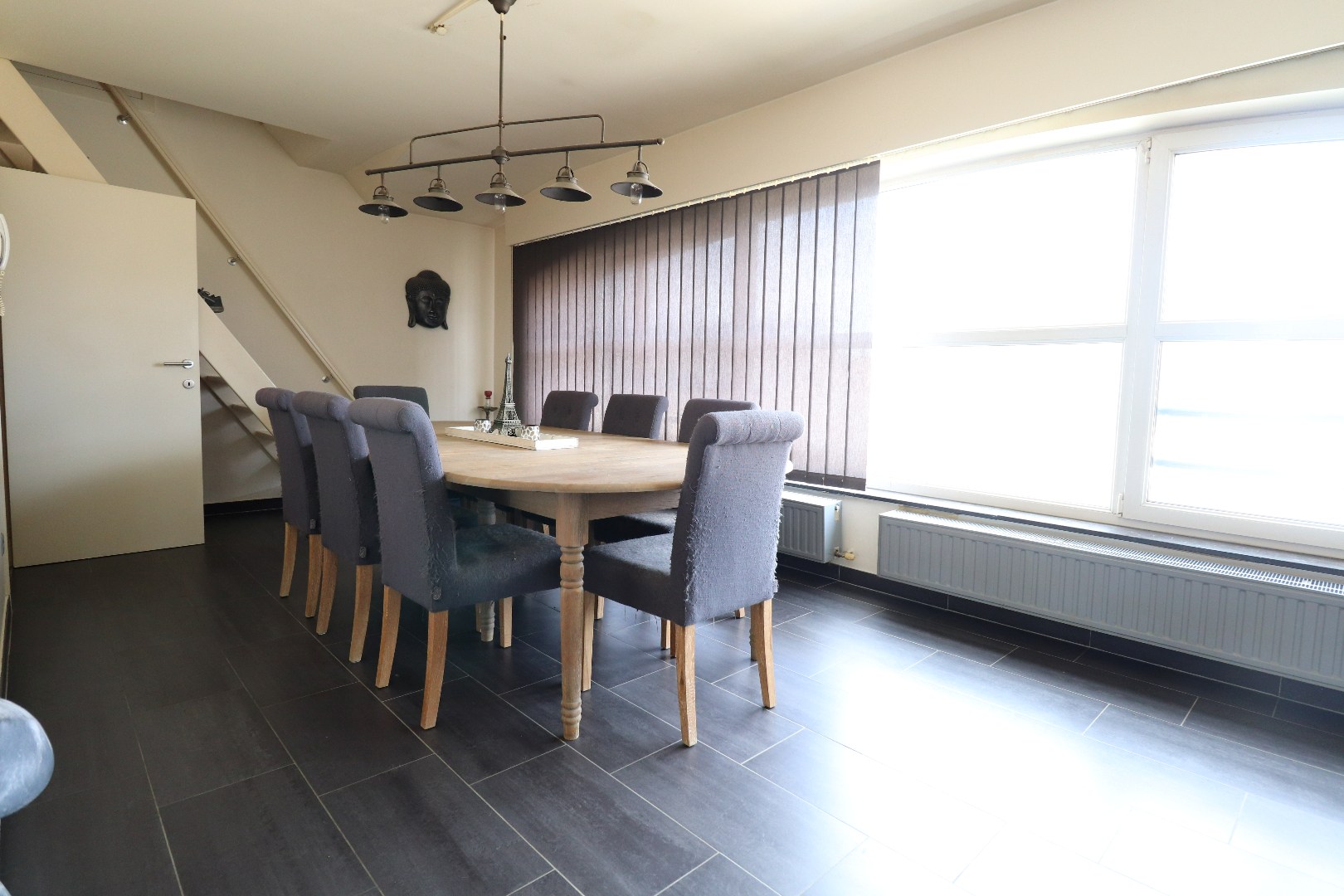 Zeer ruim duplex appartement met 3 slaapkamers in centrum Geel 