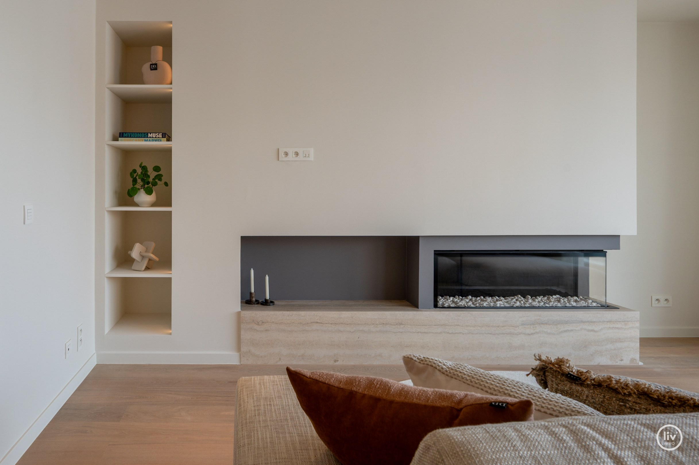 Luxueus volledig gerenoveerd 3 slaapkamer appartement te Lippenslaan gelegen op wandelafstand van het Albertstrand. 