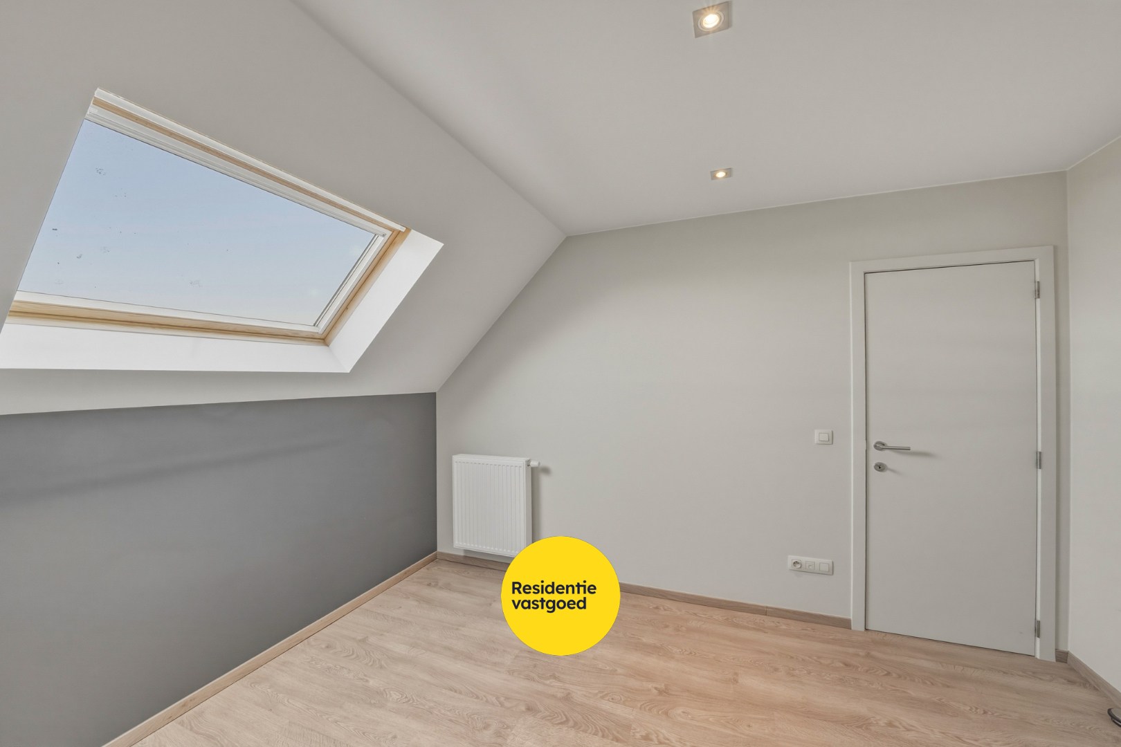 Instapklare recente woning met zeer ruime garage en tuin in Oudenburg 