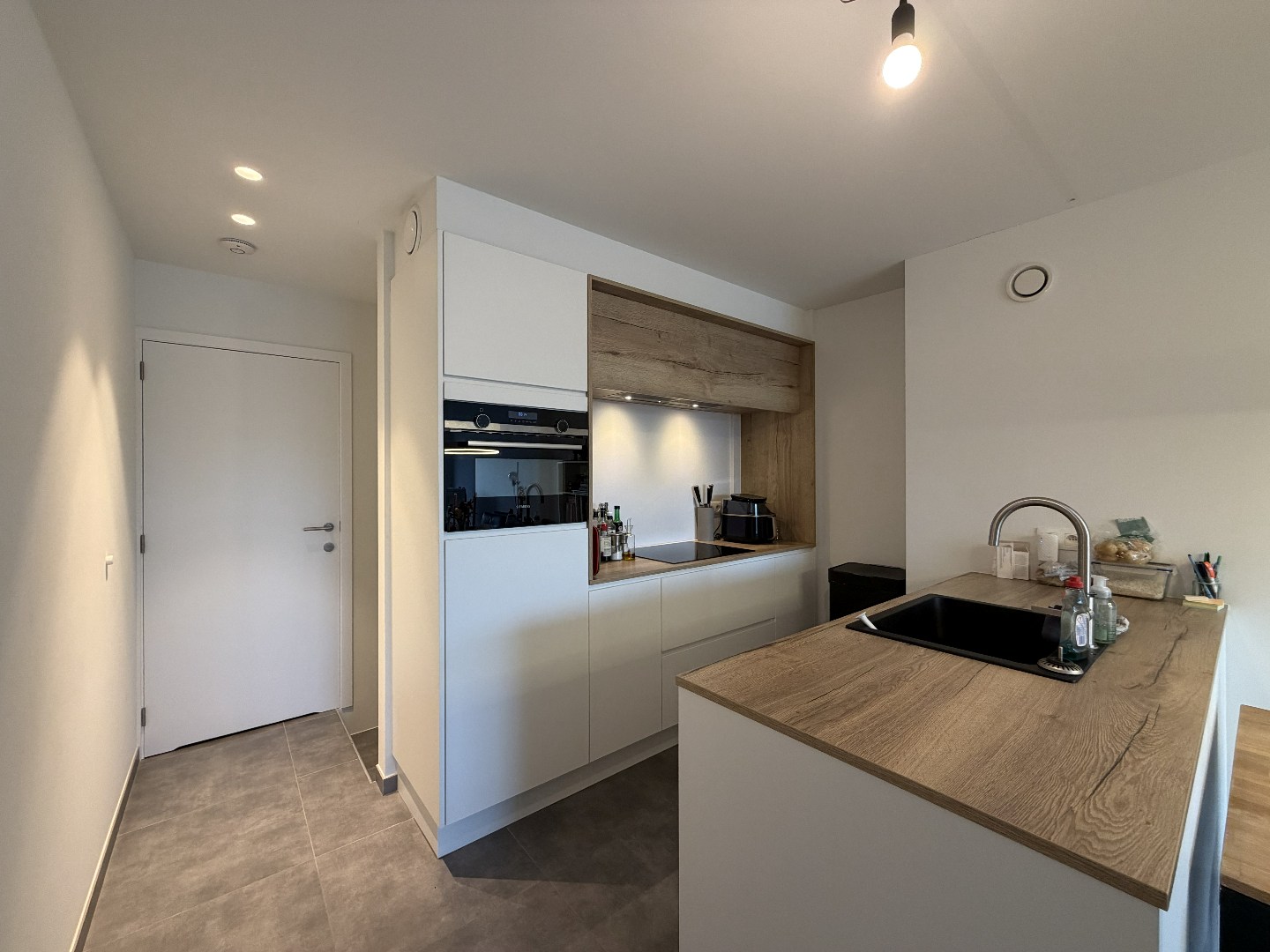 Recent en energiezuinig appartement met 1 slpk. en groot terras in Geel-centrum 