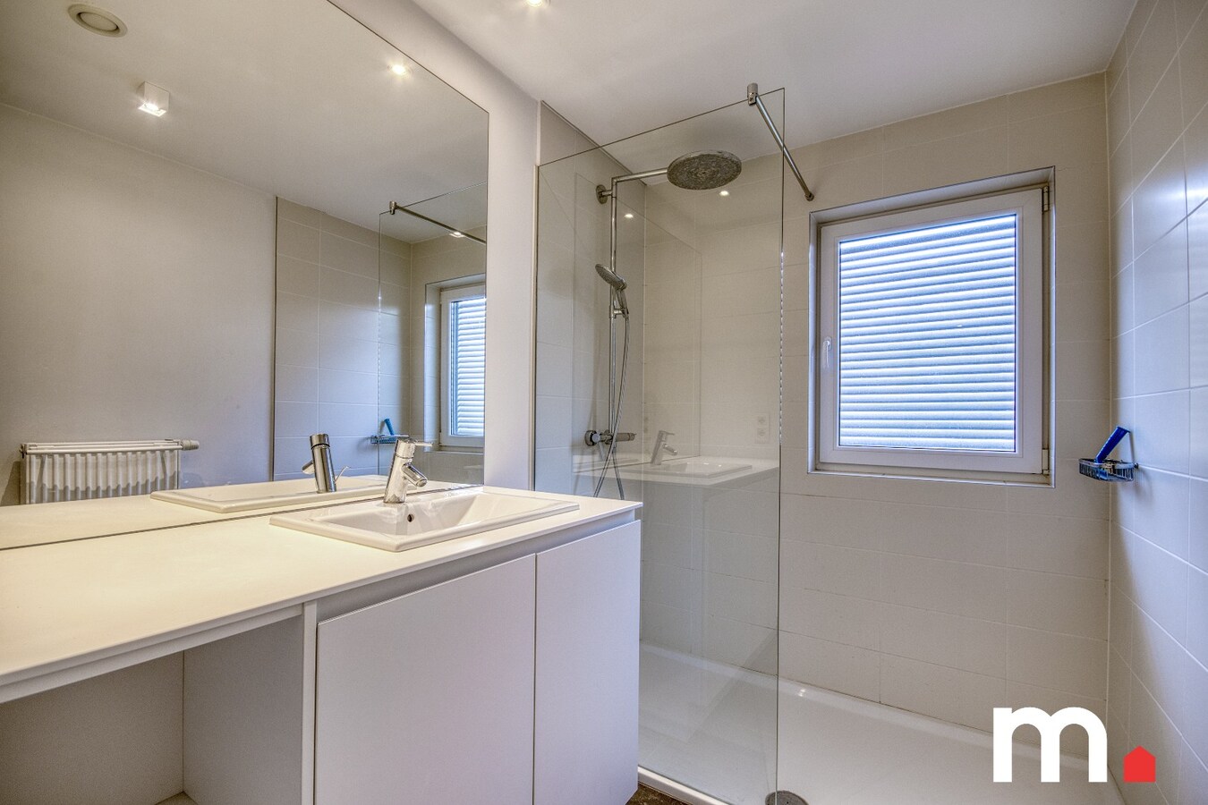 Charmante instapklare woning met zwembad te koop in Moorslede. UNIEKE KANS ! 