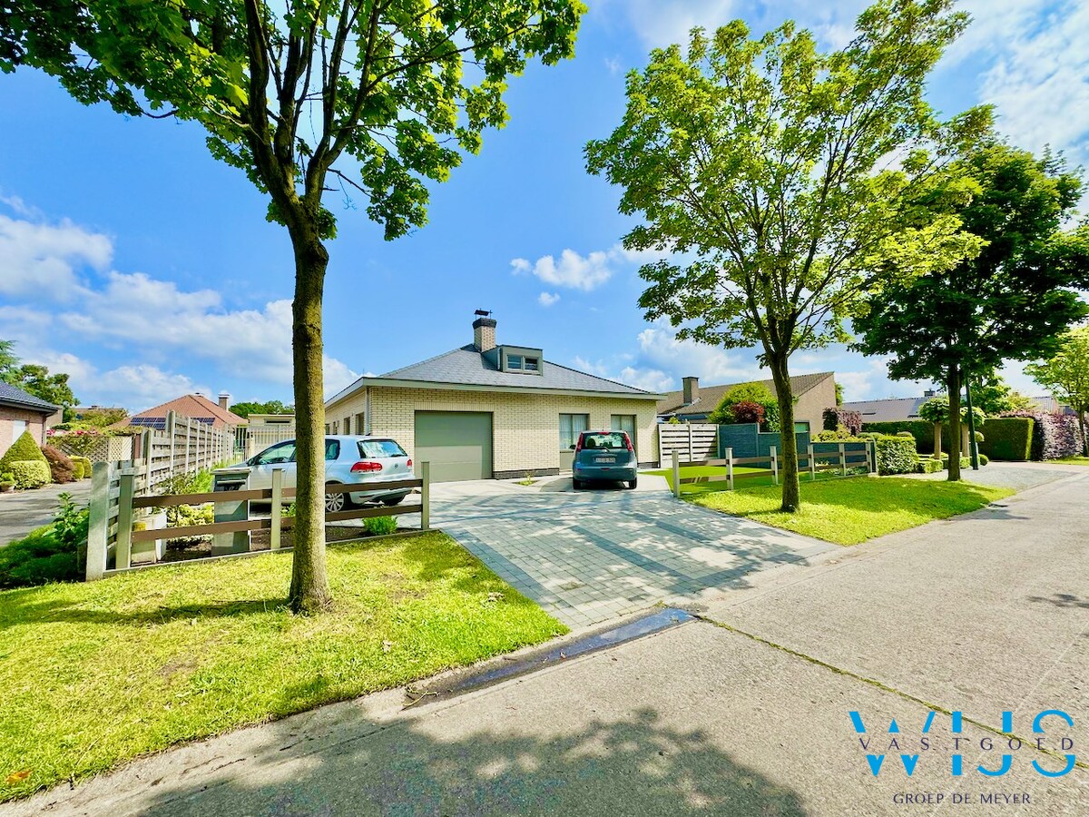 Bungalow met zwembad &amp; bijgebouw te Ertvelde ! 