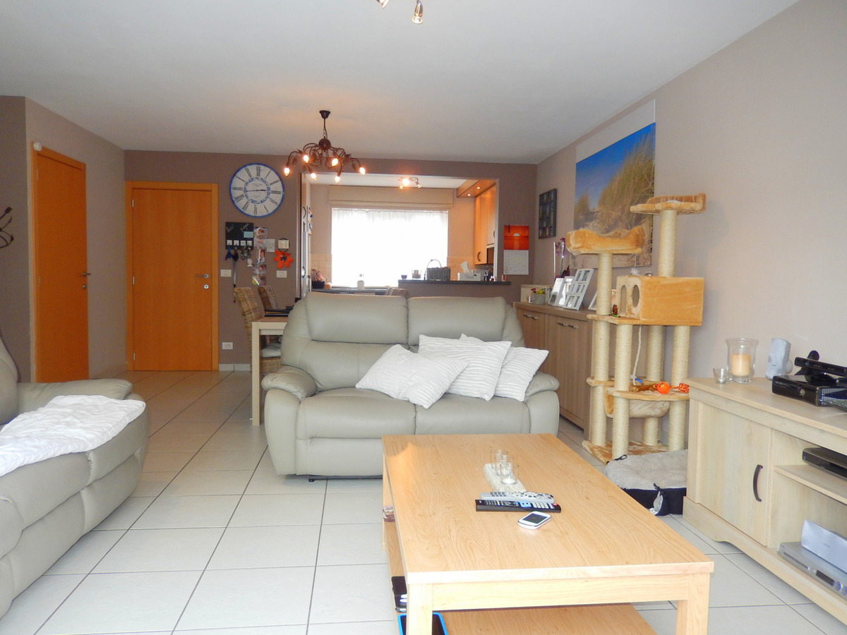 Recente rijwoning met garagebox te huur te Zandvoorde 