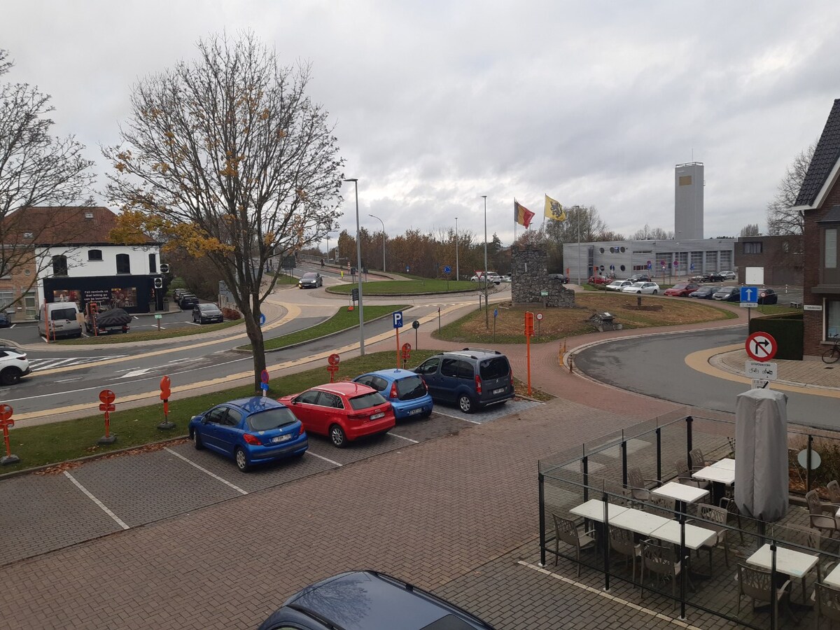 Ruim en lichtrijk appartement - centrum Gavere. 