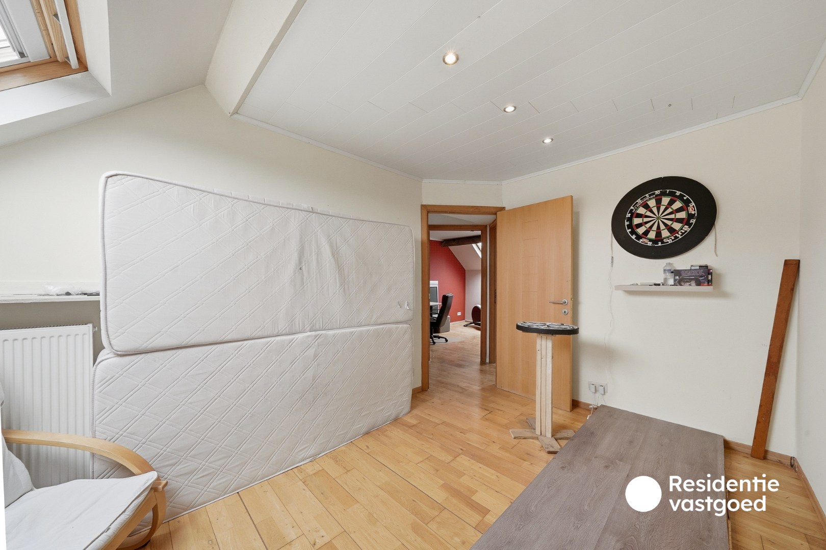Ruime woning met 6 slaapkamers, garage, tuin en EPC B in Oostende 