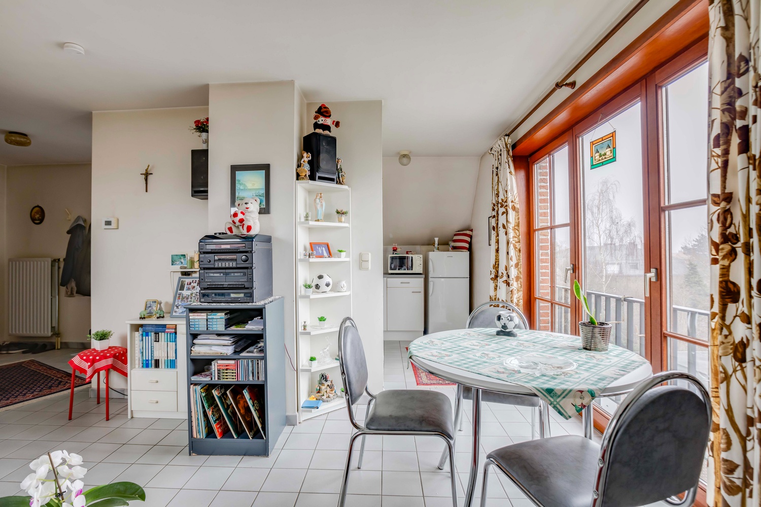 Instapklaar 1 slaapkamer appartement met garage &amp; kelder 