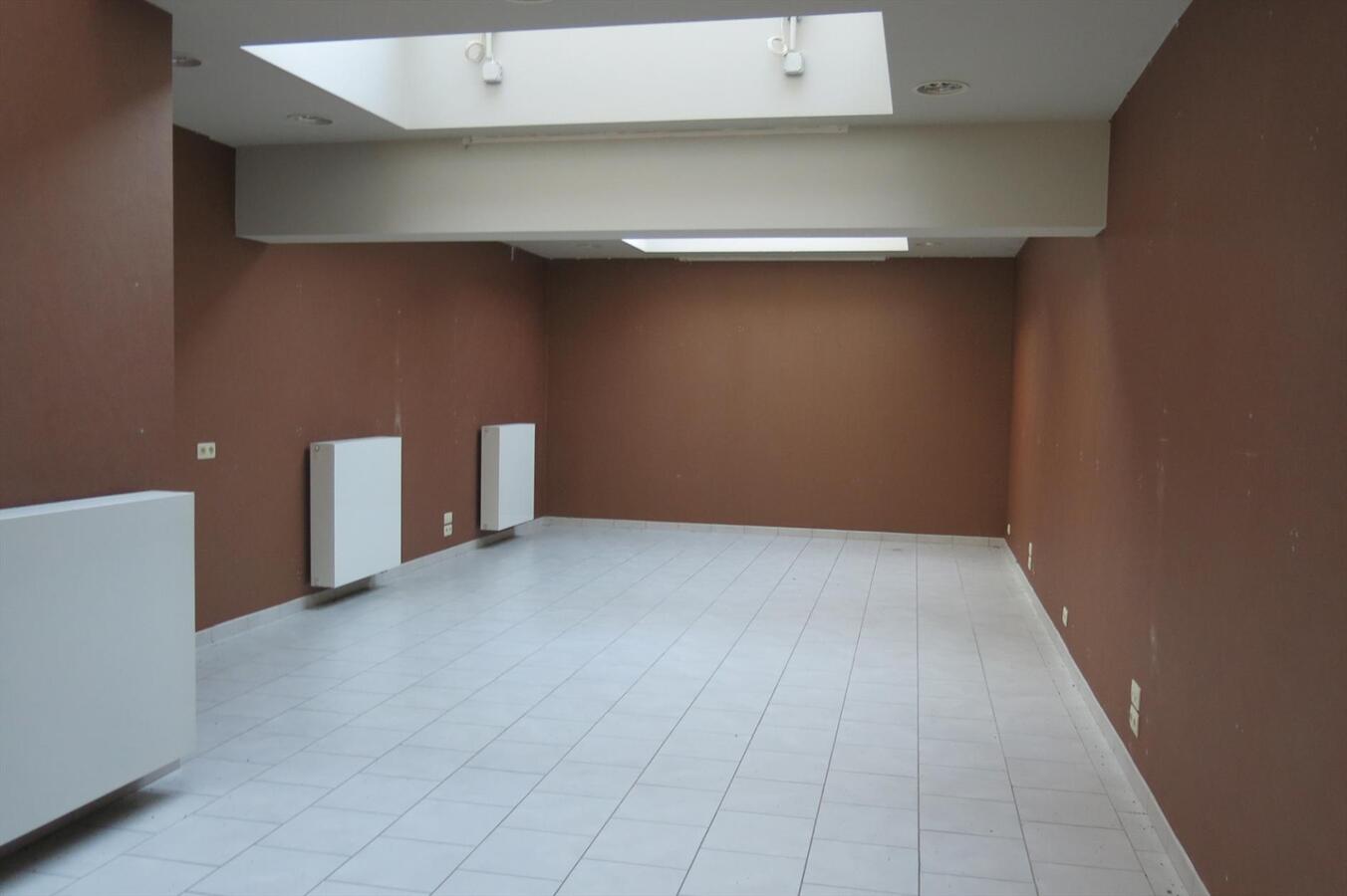 Handelgelijkvloers 75 m² - Centrum Ieper 