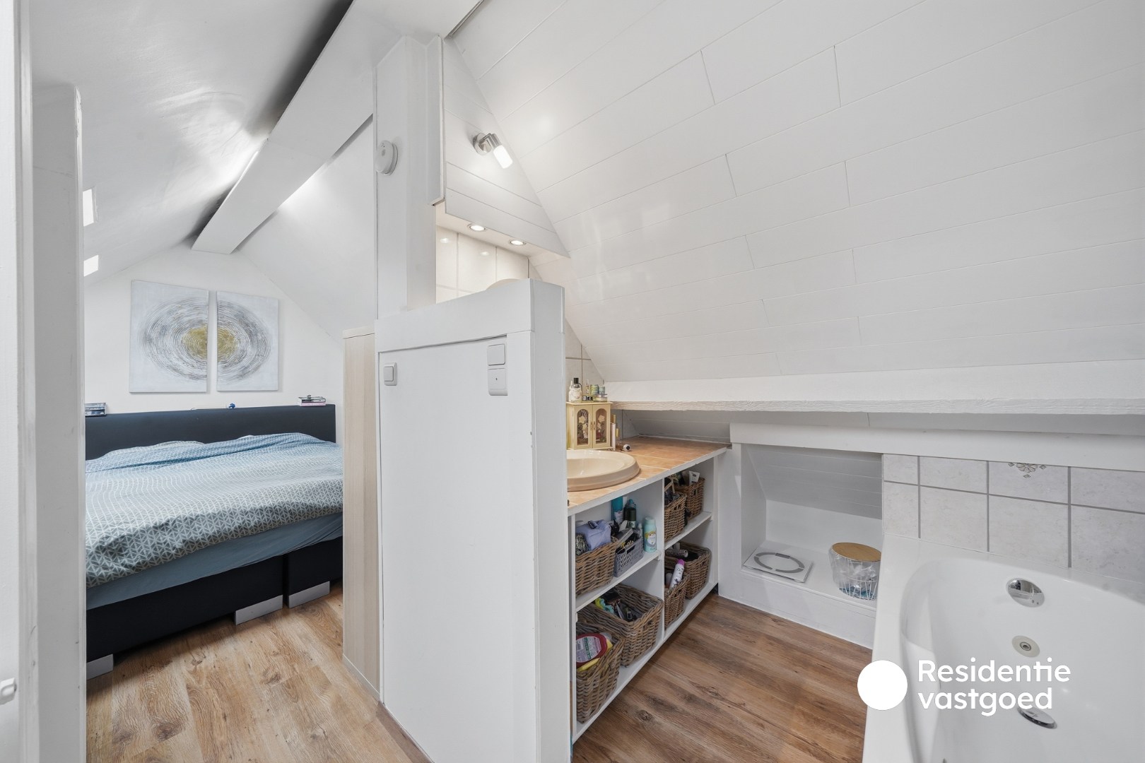 Instapklaar dakappartement met terras op centrale ligging 