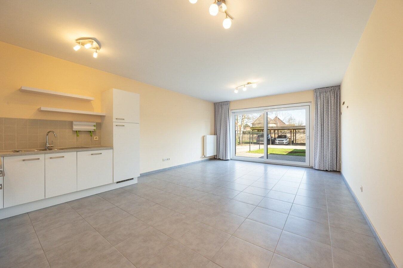 Energiezuinig gelijkvloers appartement met carport in het centrum van Broechem 