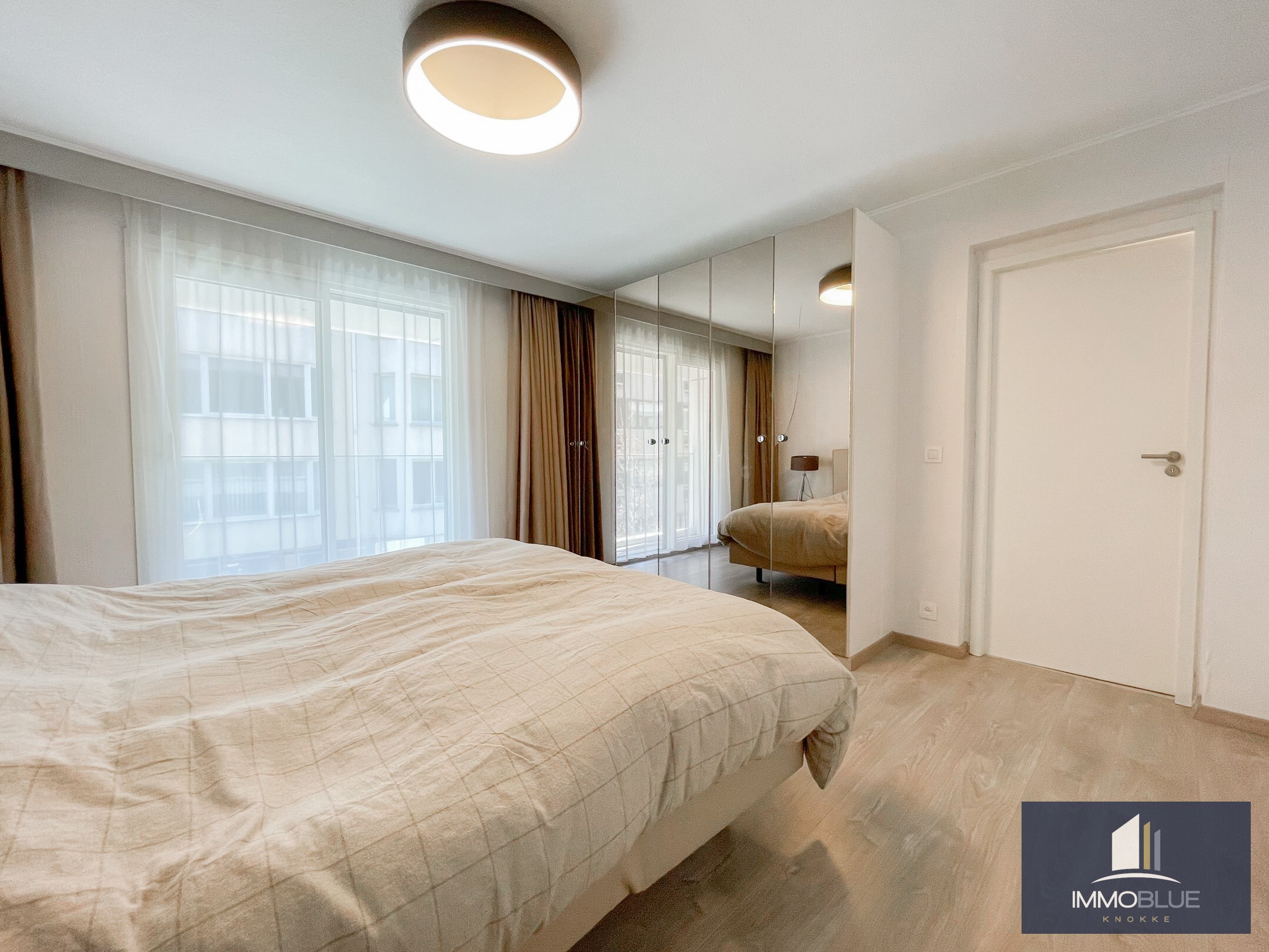 Appartement prêt à emménager situé sur la Place du Phare. 