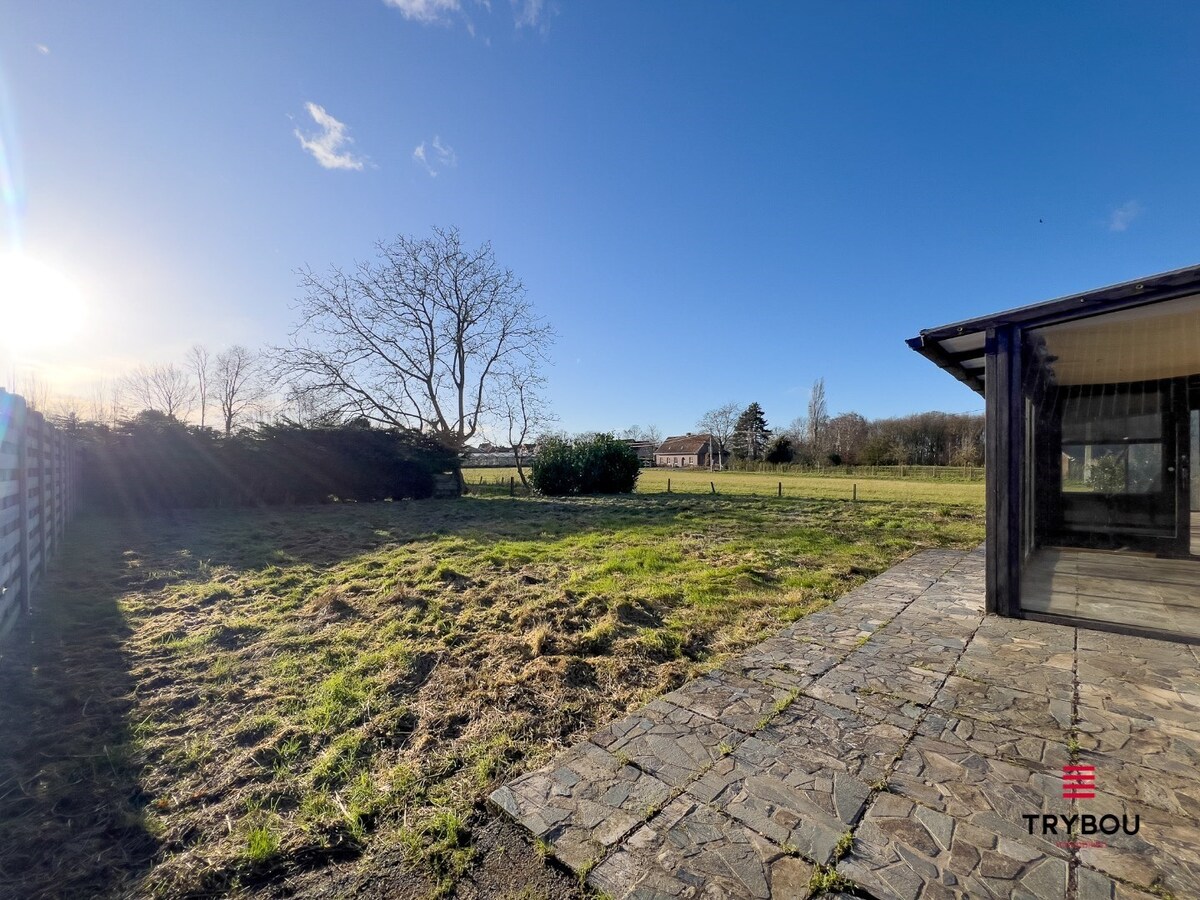 Te renoveren woning met bijgebouw op ruime perceel van 1273m² 