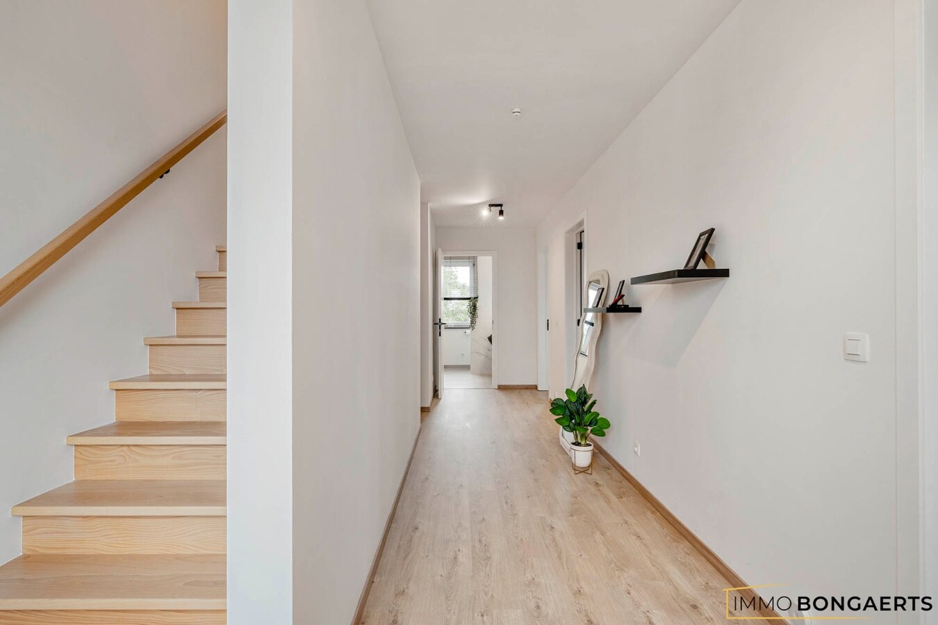Recente gezinswoning met 3 slaapkamers 