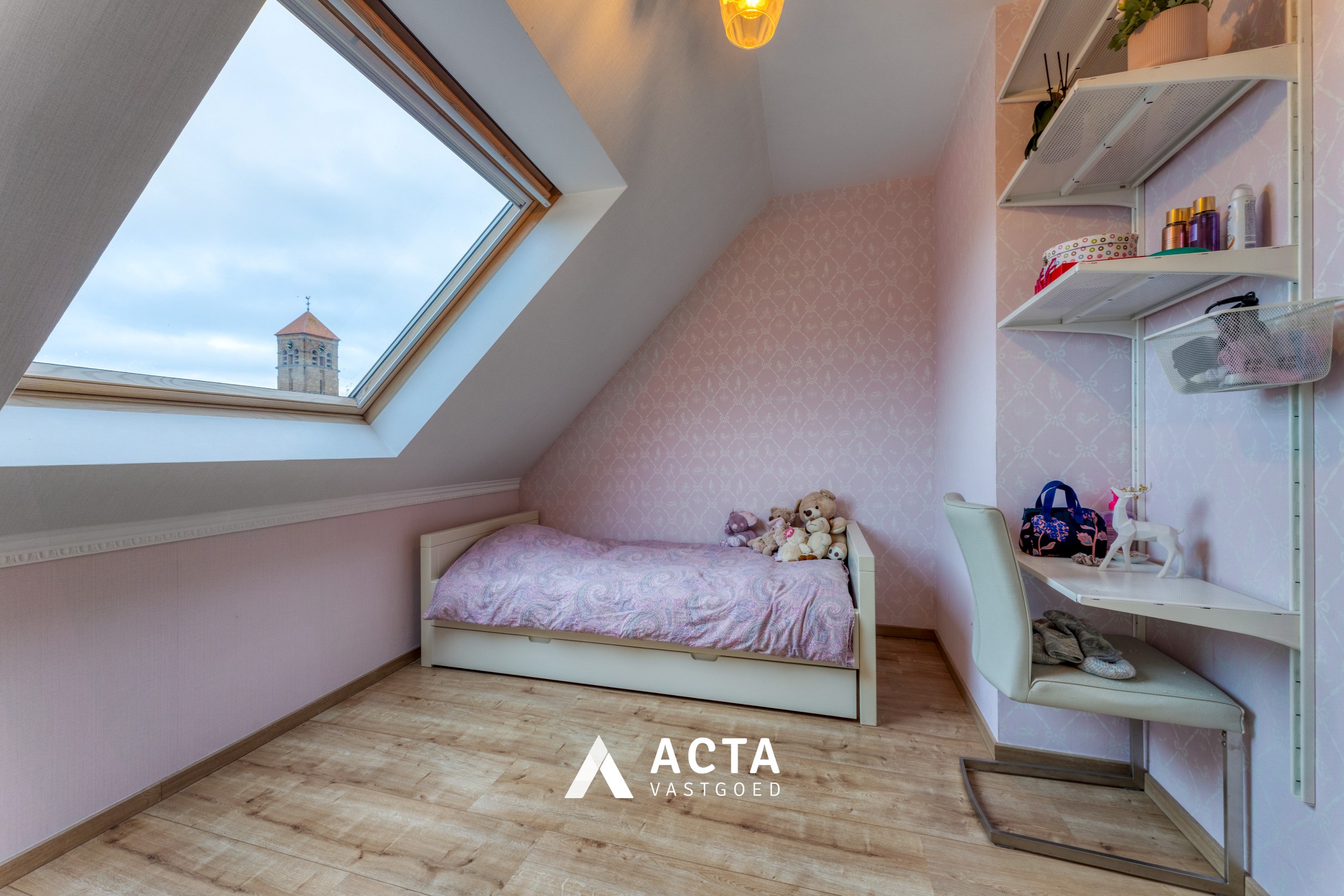 Instapklaar duplexappartement met twee slaapkamers en terras! 