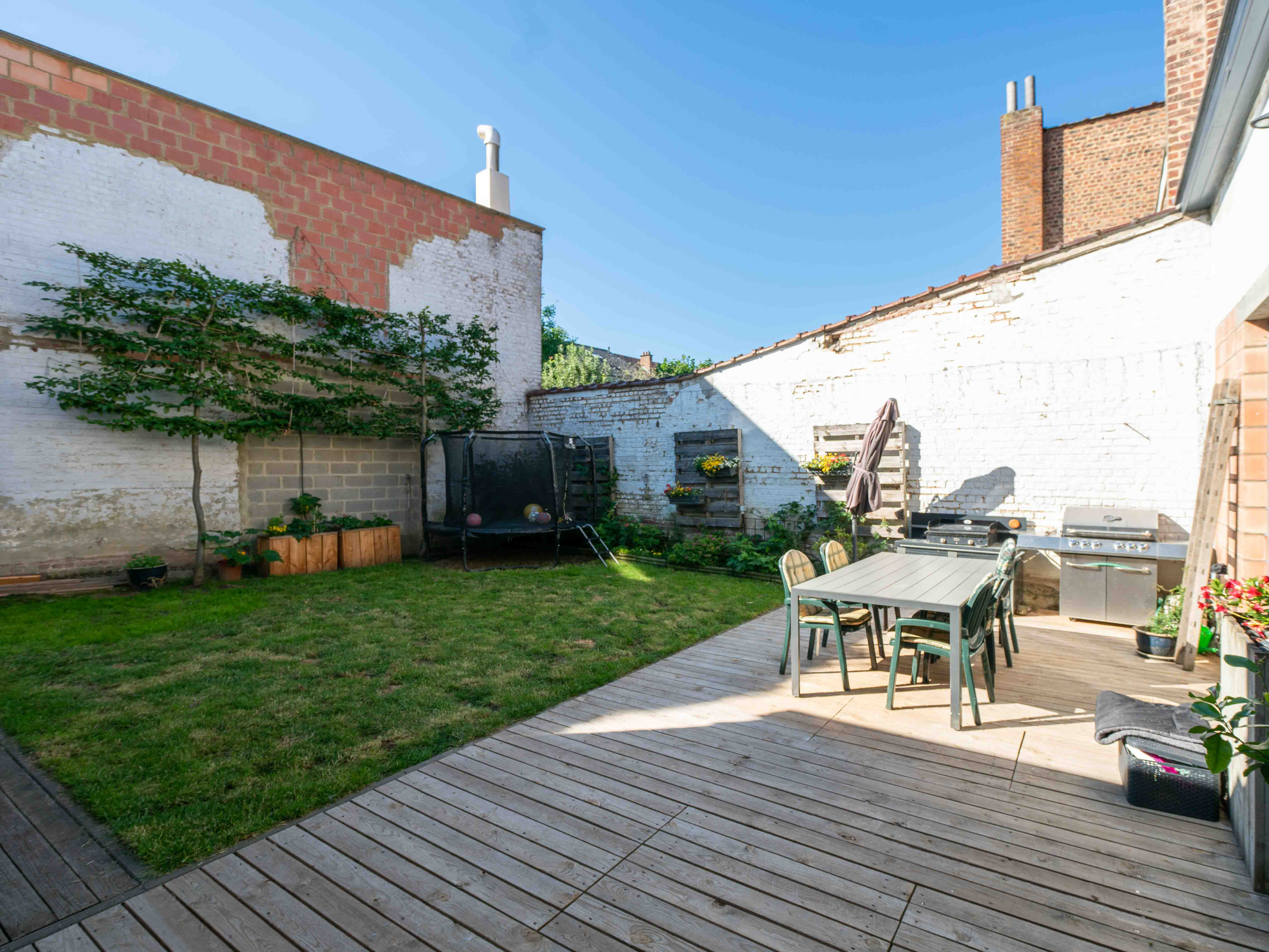 Volledig gerenoveerde woning met 4 kamers, tuin en garage 